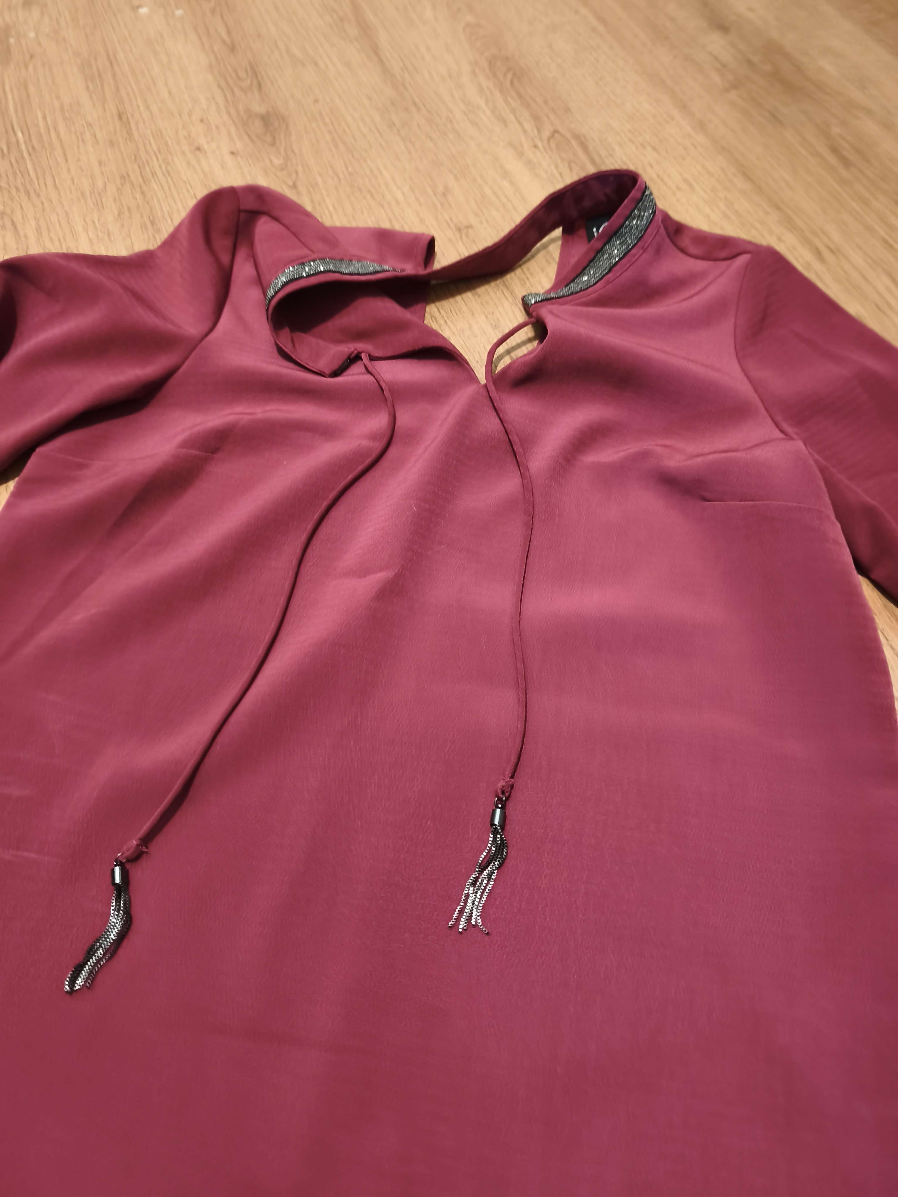 Blusa burdeo con lazos decorativos