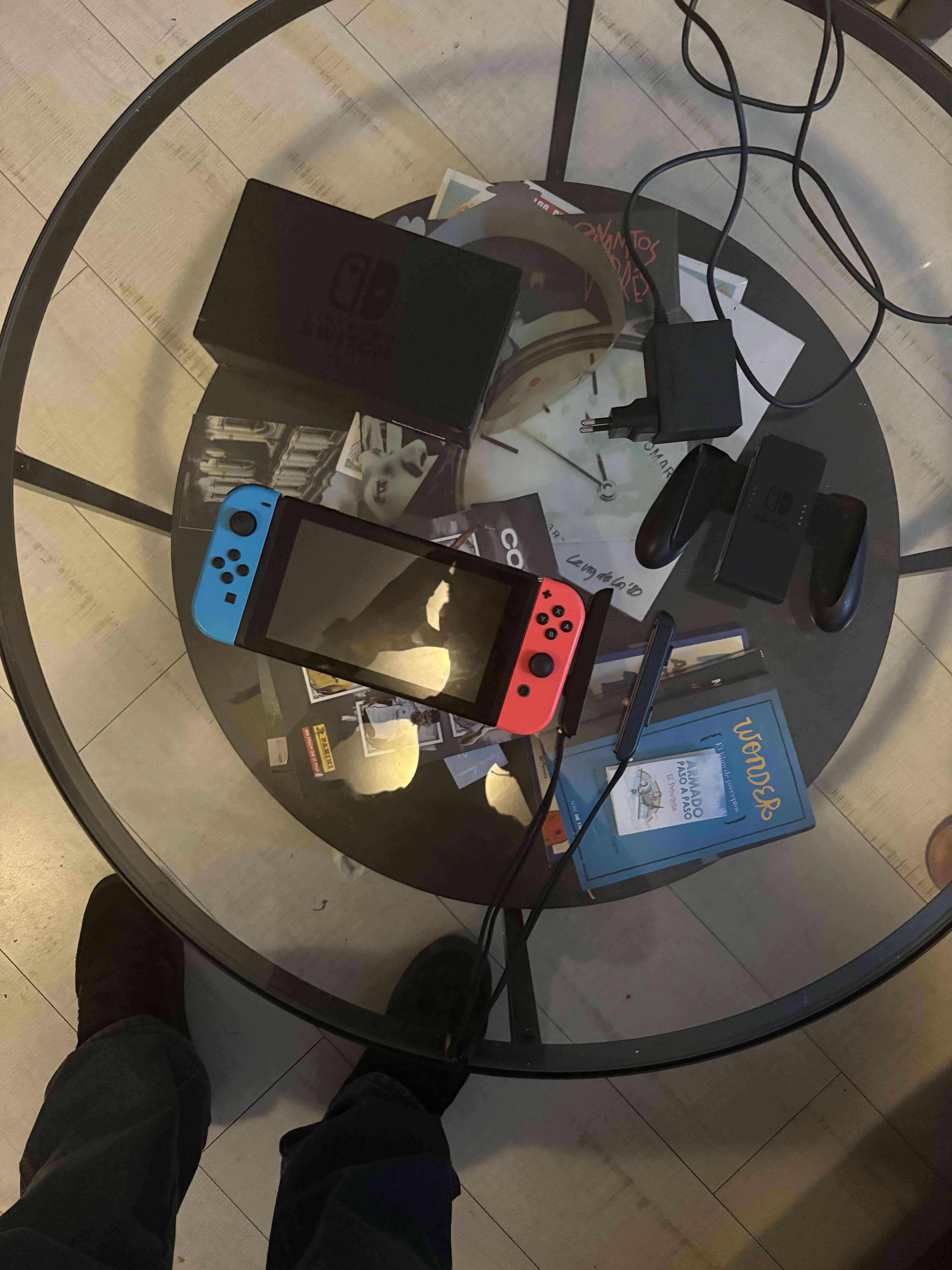 Consola Nintendo Switch con accesorios - miniatura 1