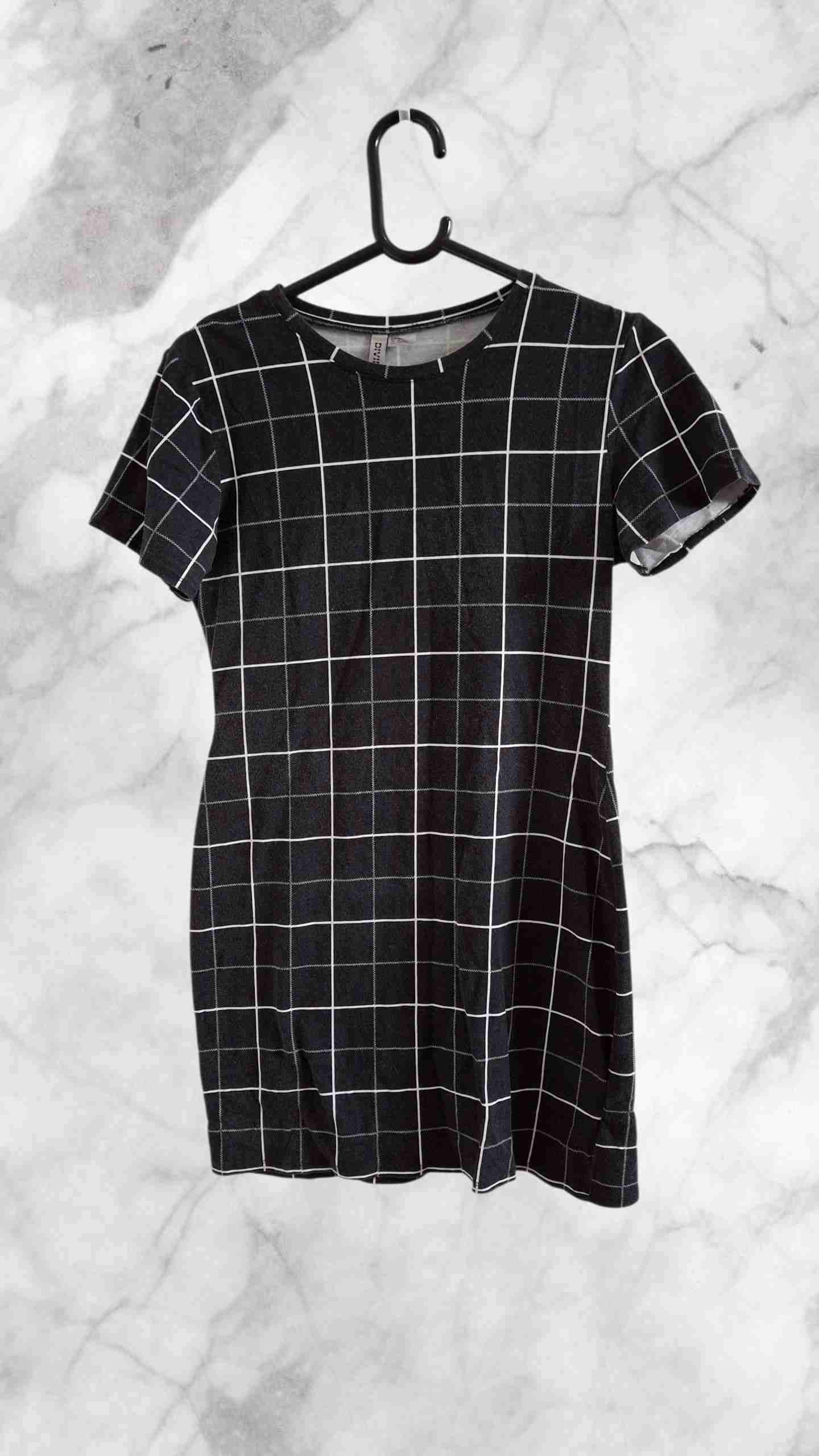 Vestido negro a cuadros