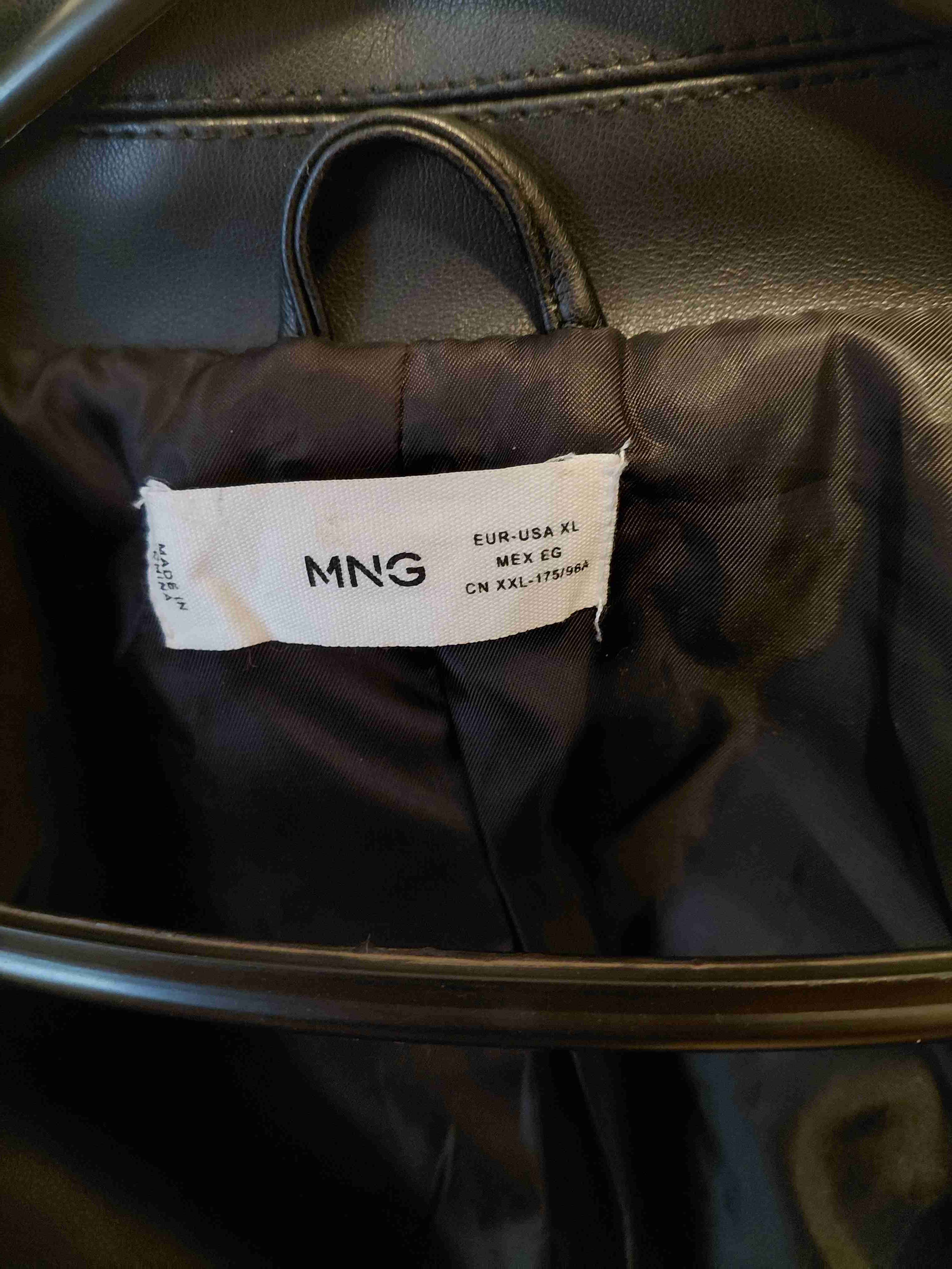 Chaqueta negra de cuero sintético - miniatura 4