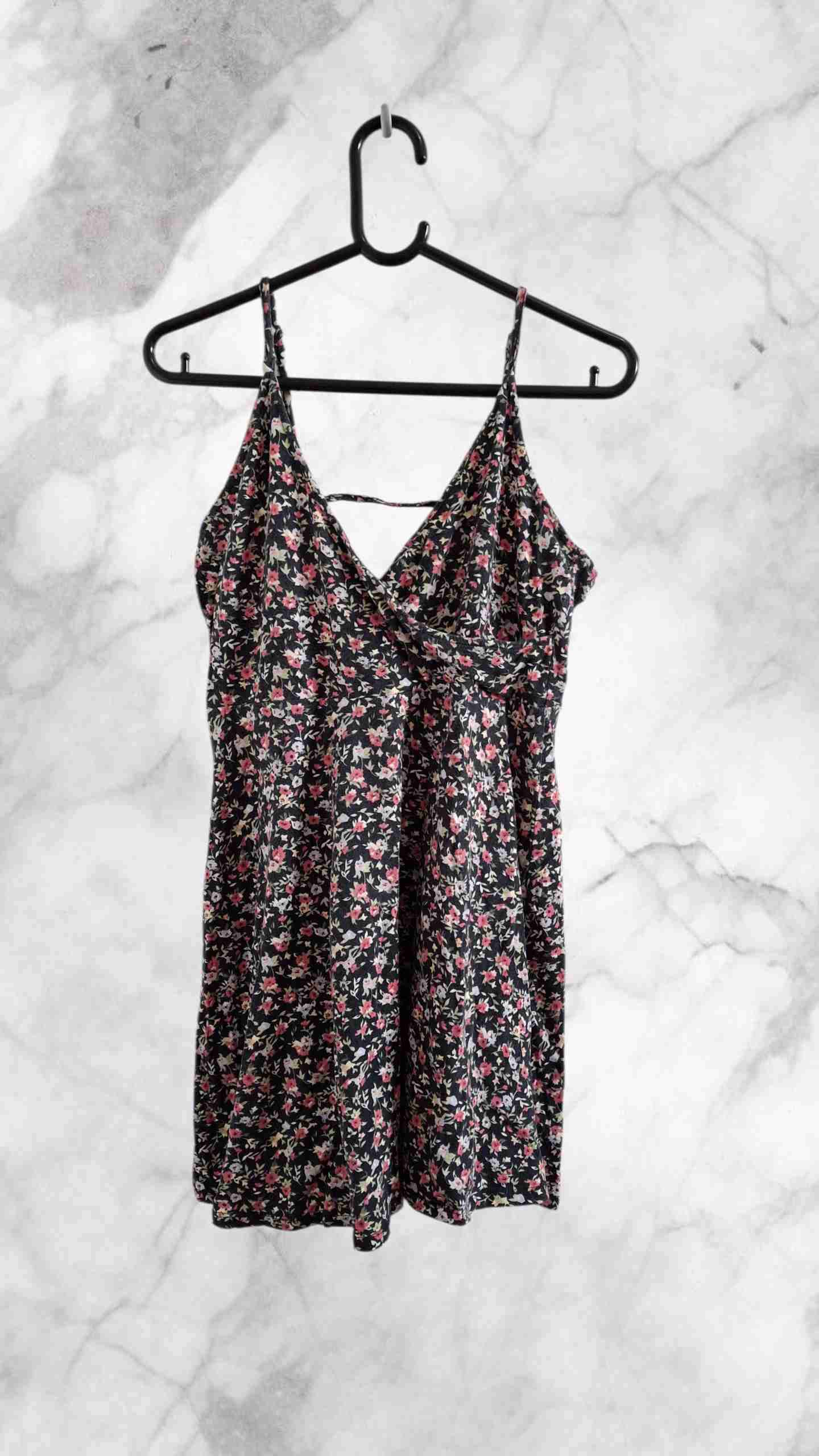 Vestido floral negro