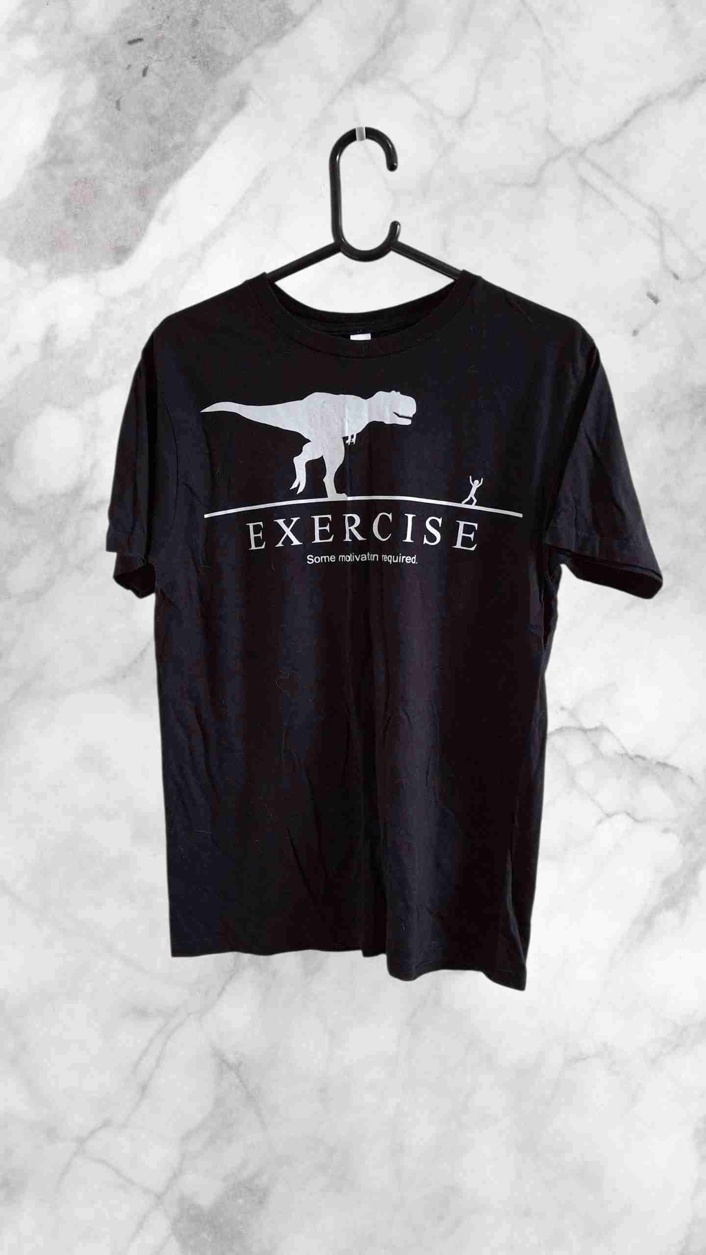 Polera negra dinosaurio divertida