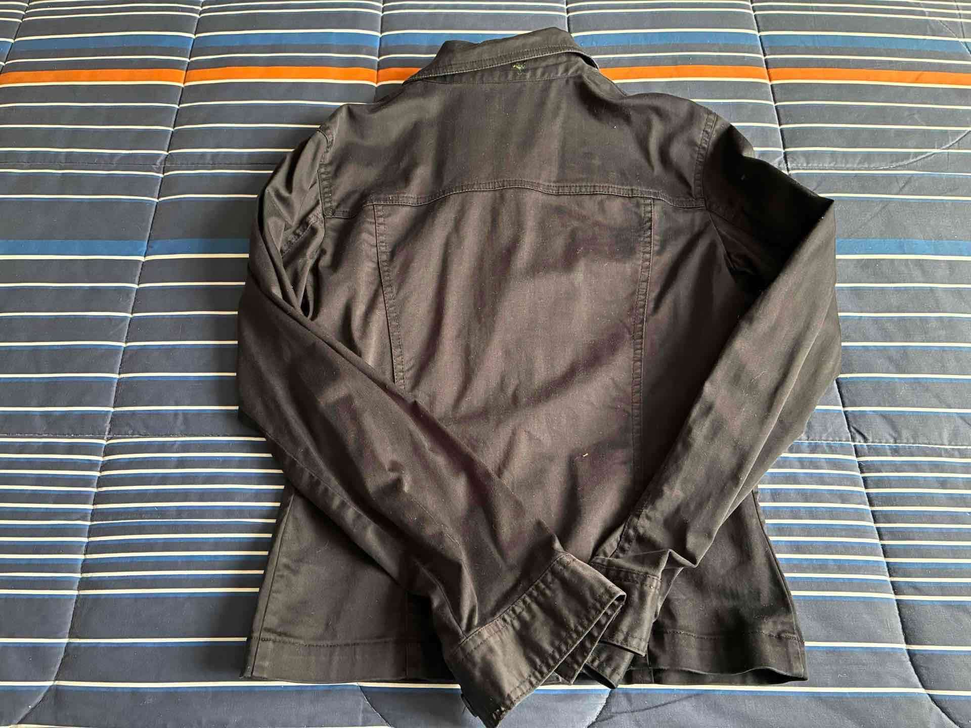 Chaqueta negra, marca iO - miniatura 2