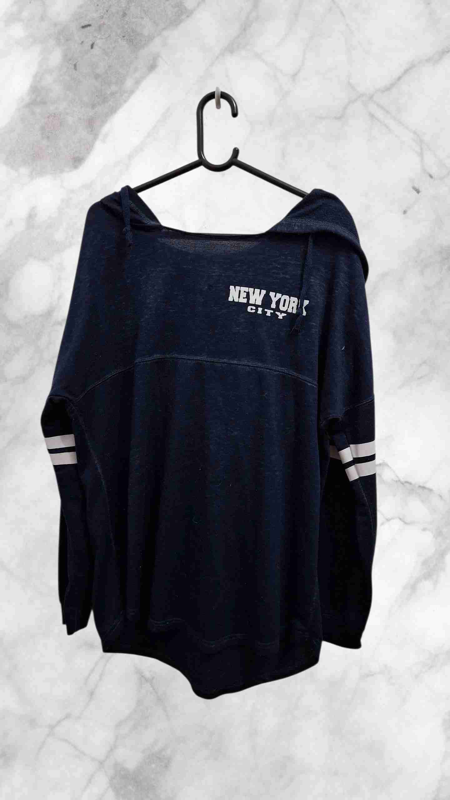 Polerón azul New York City