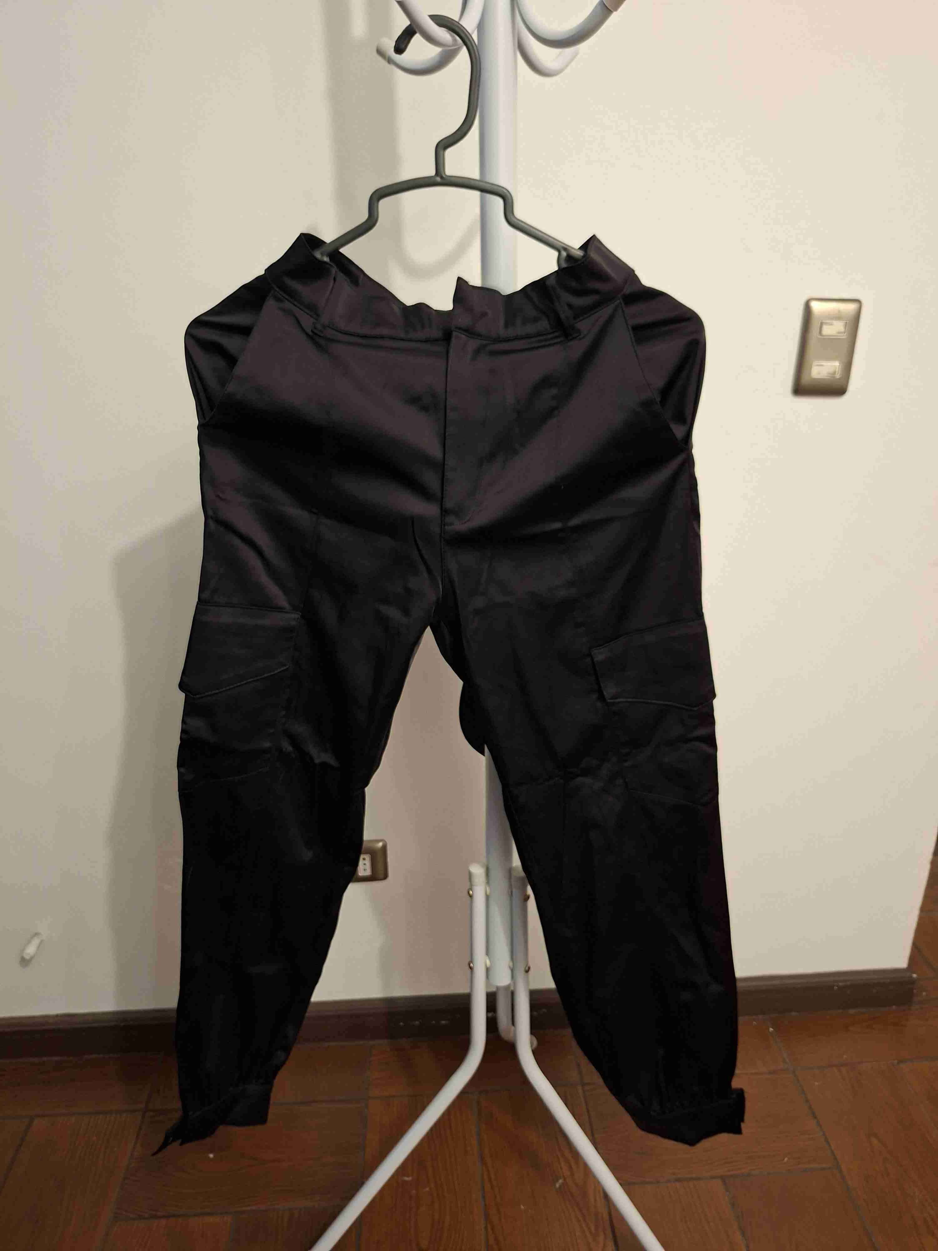 Pantalón cargo negro mujer - miniatura 2