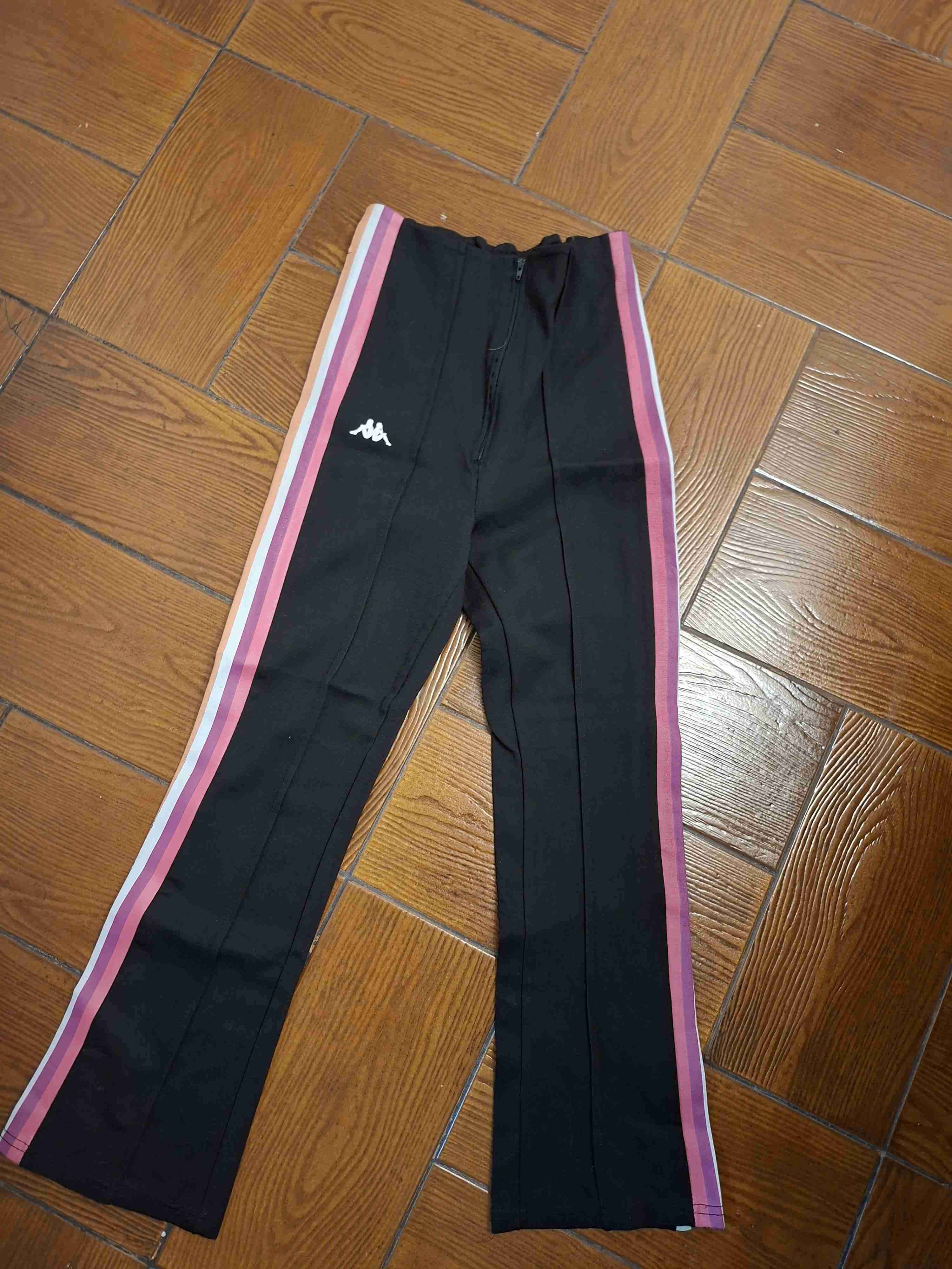 Pantalones deportivos negros con rayas
