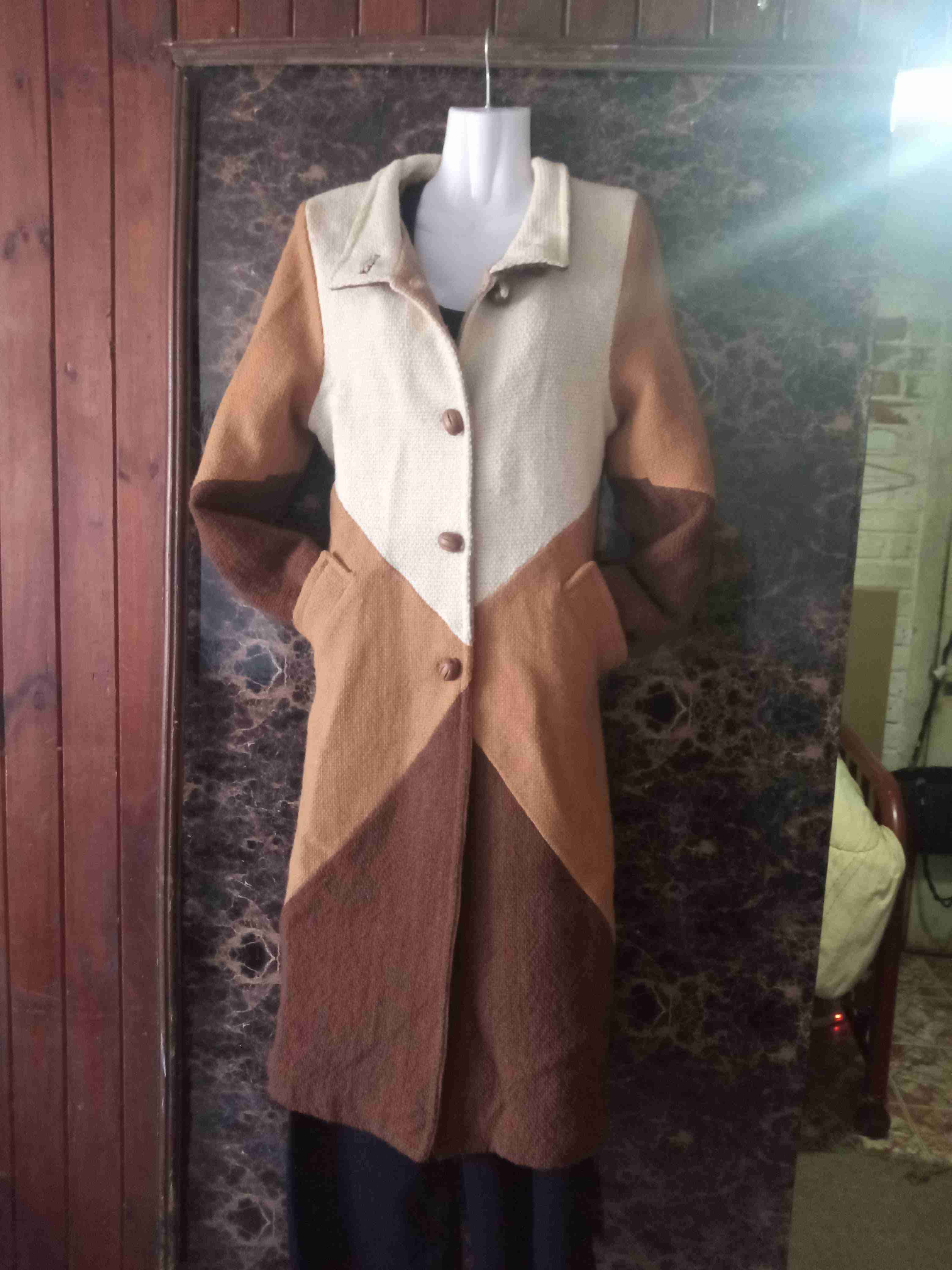 Abrigo de lana largo en tonos café - 1