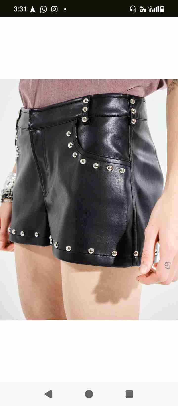 Shorts negros con tachas