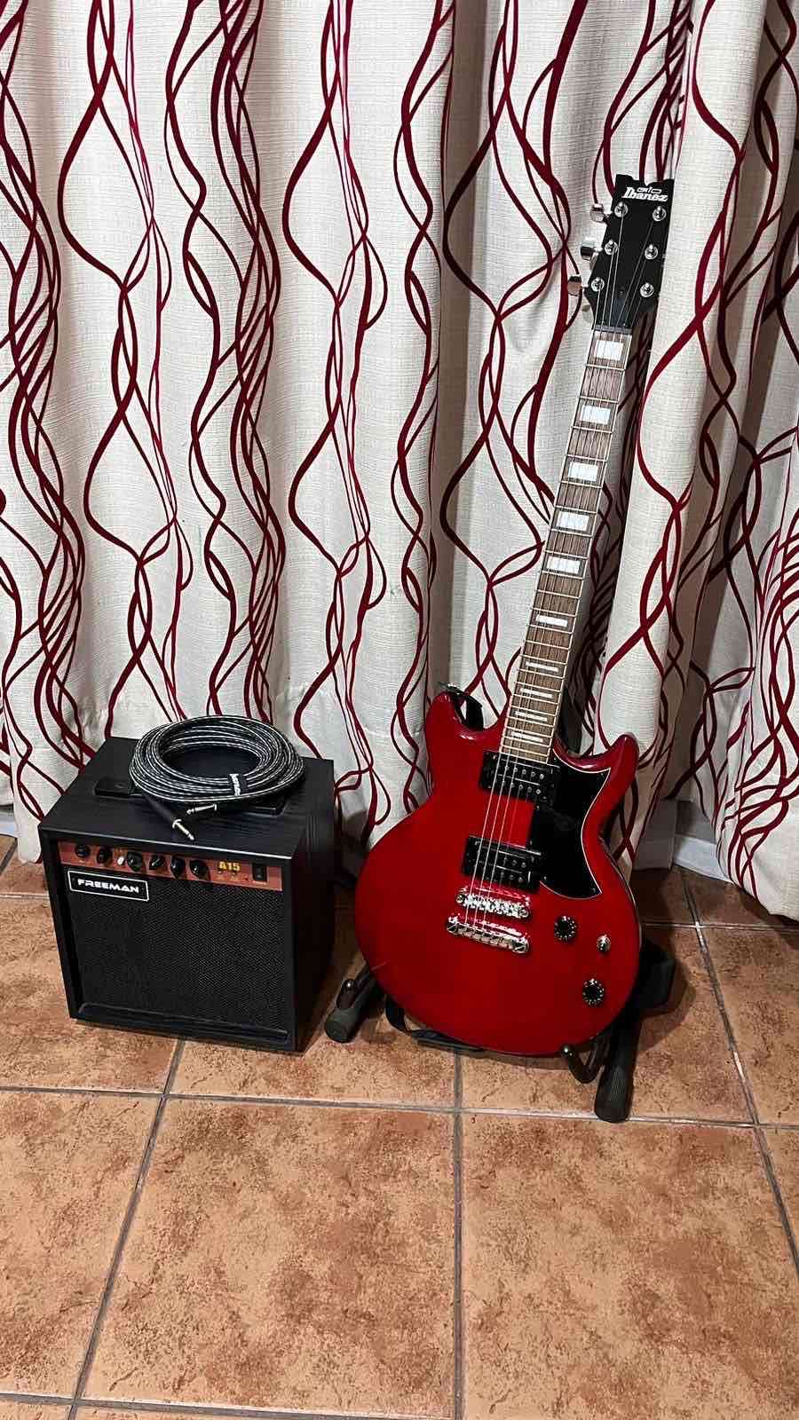 Guitarra eléctrica Ibanez GAX30 y accesorios - miniatura 1