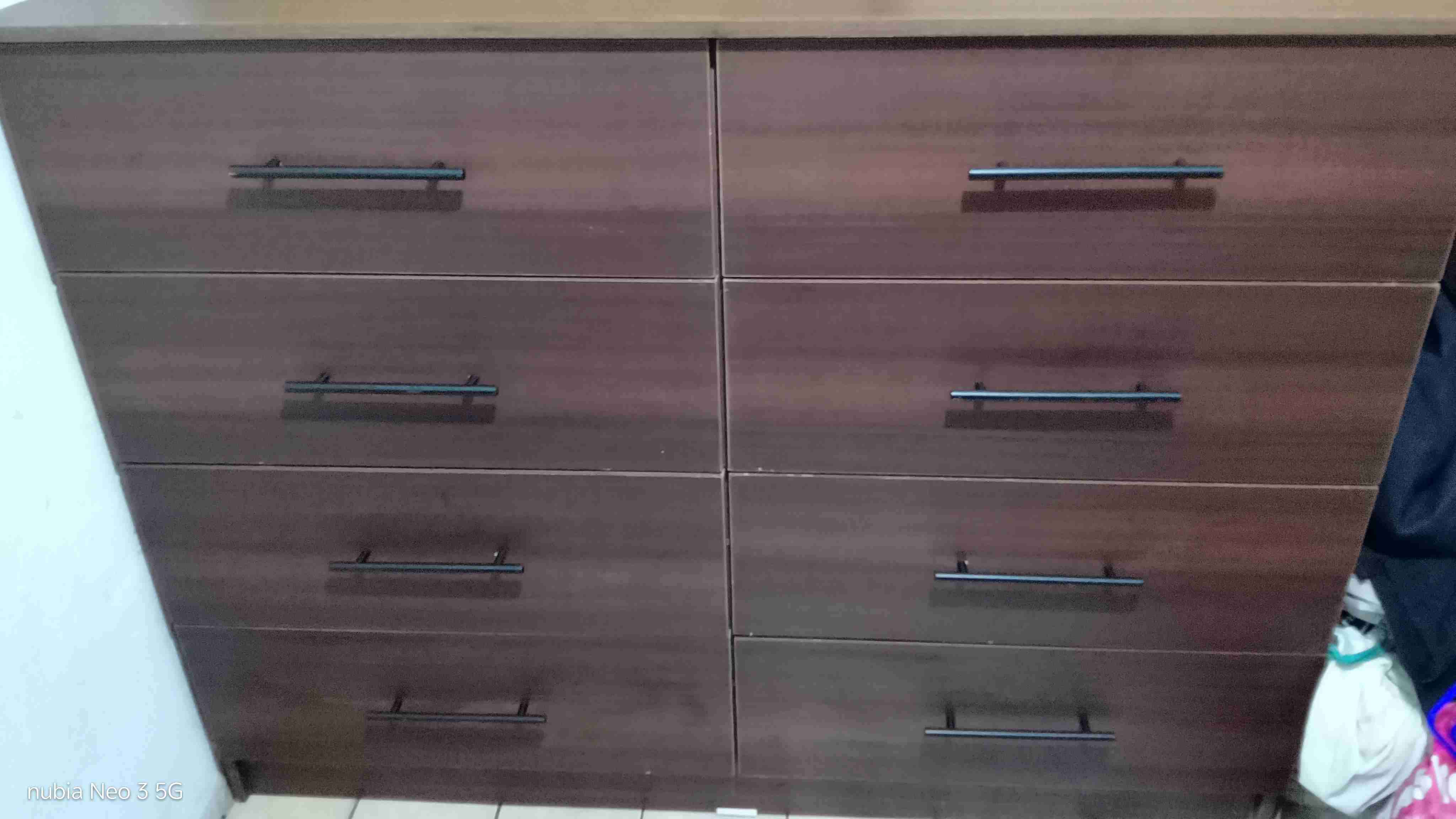 Cómoda de madera con 8 cajones - miniatura 1