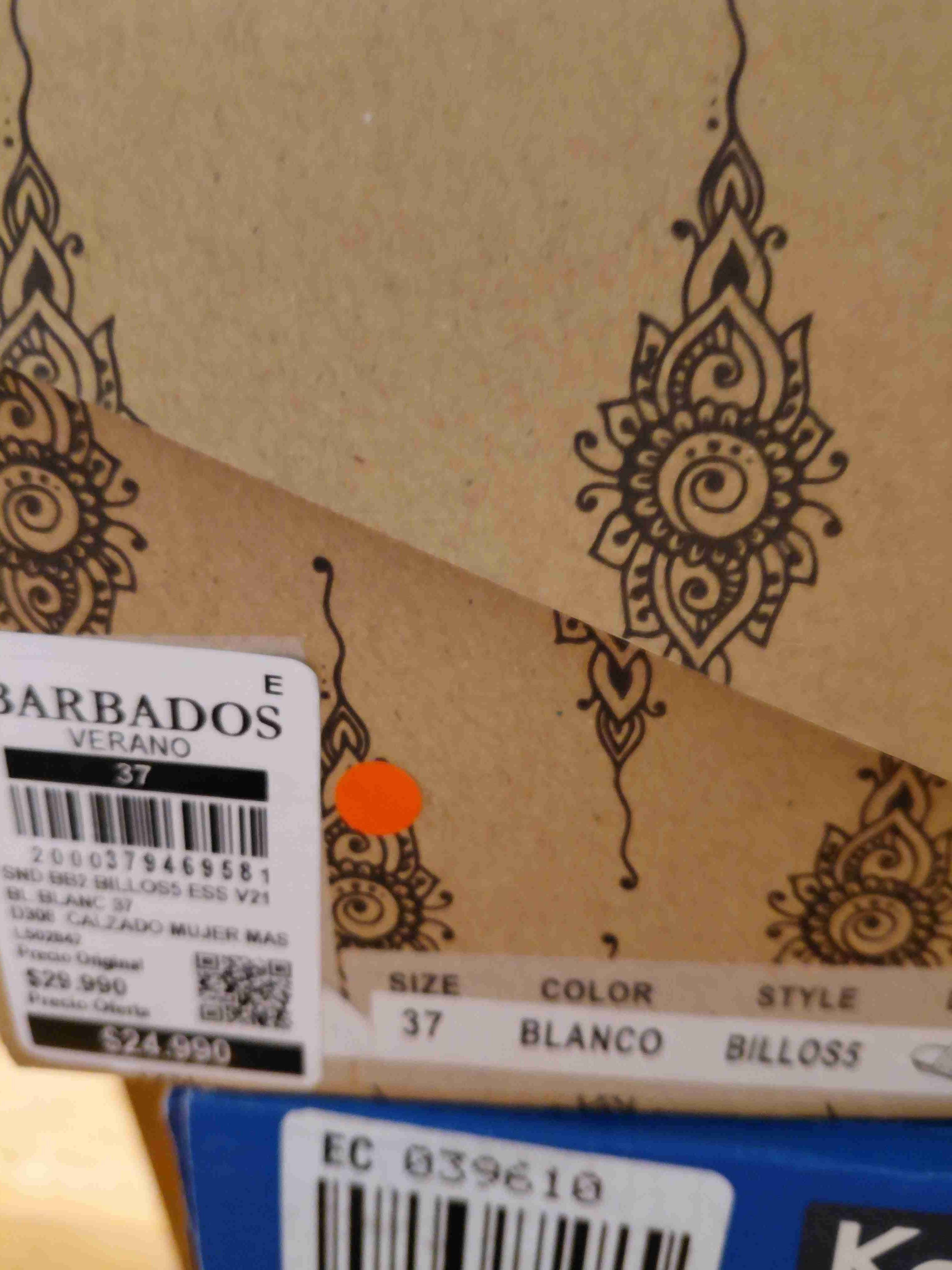 Sandalias blancas con tachas - miniatura 2