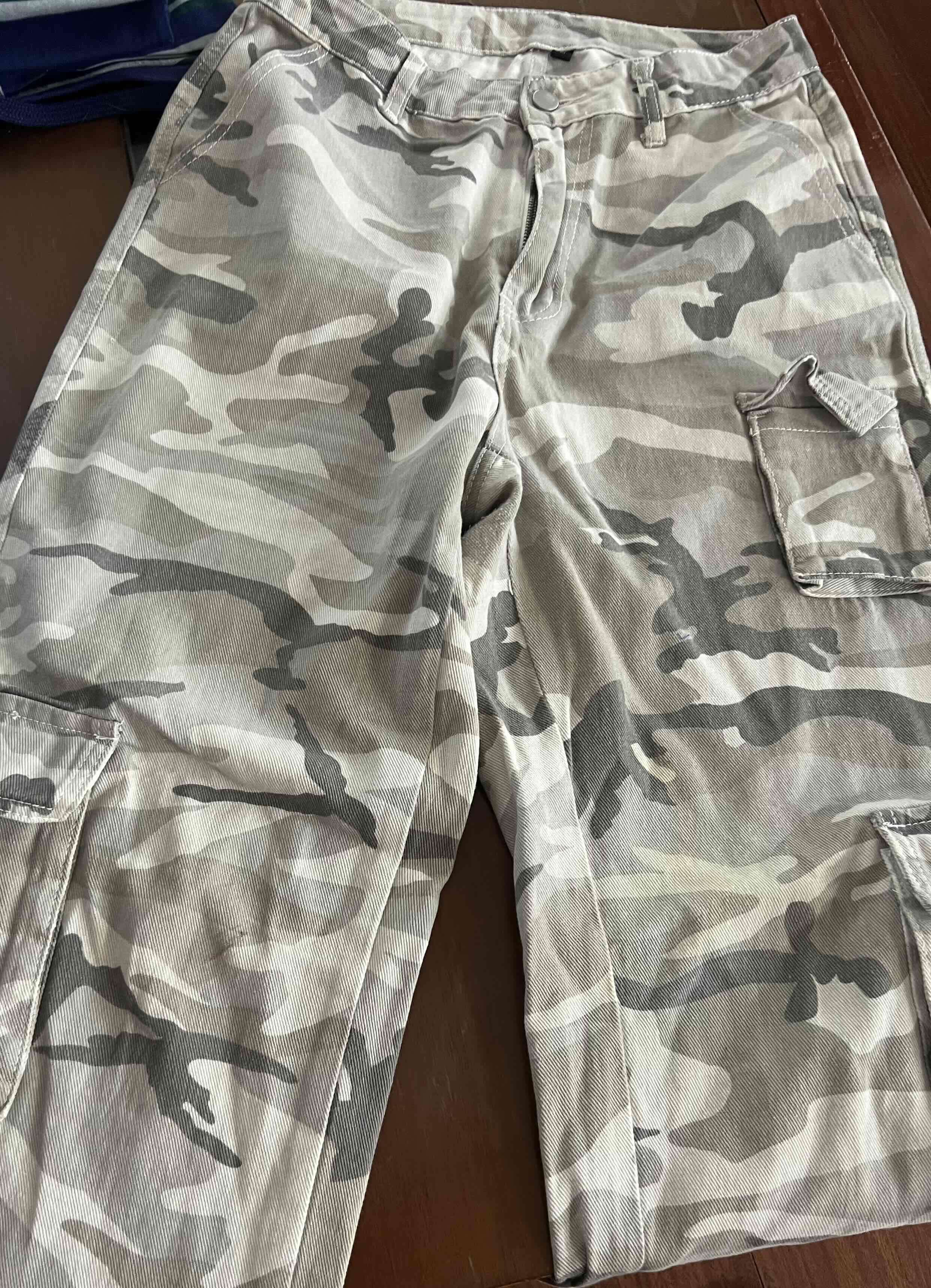 Pantalones cargo camuflados mujer - miniatura 1