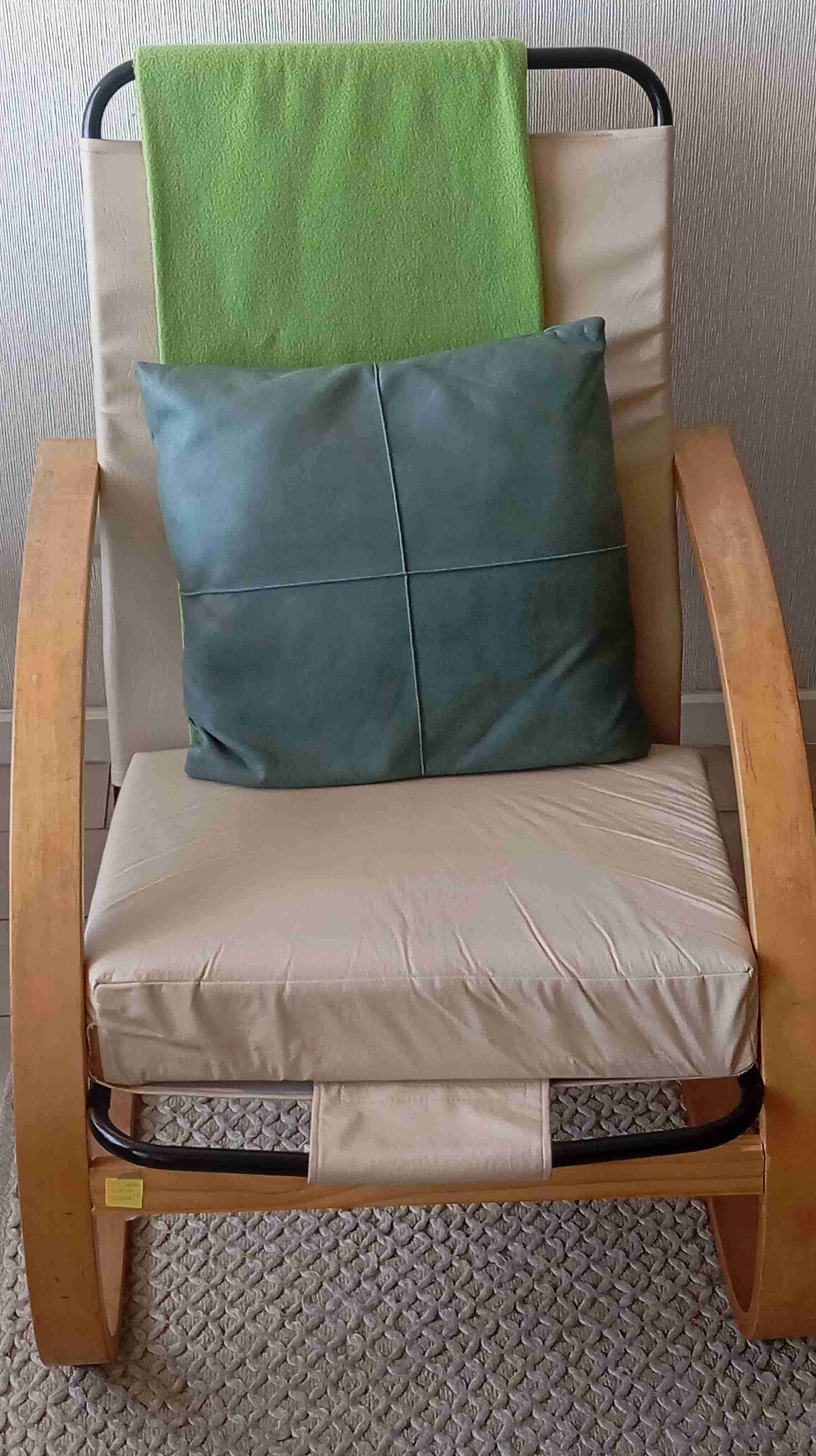 Sillón de madera y tapizado en cuero sintético bei - miniatura 1