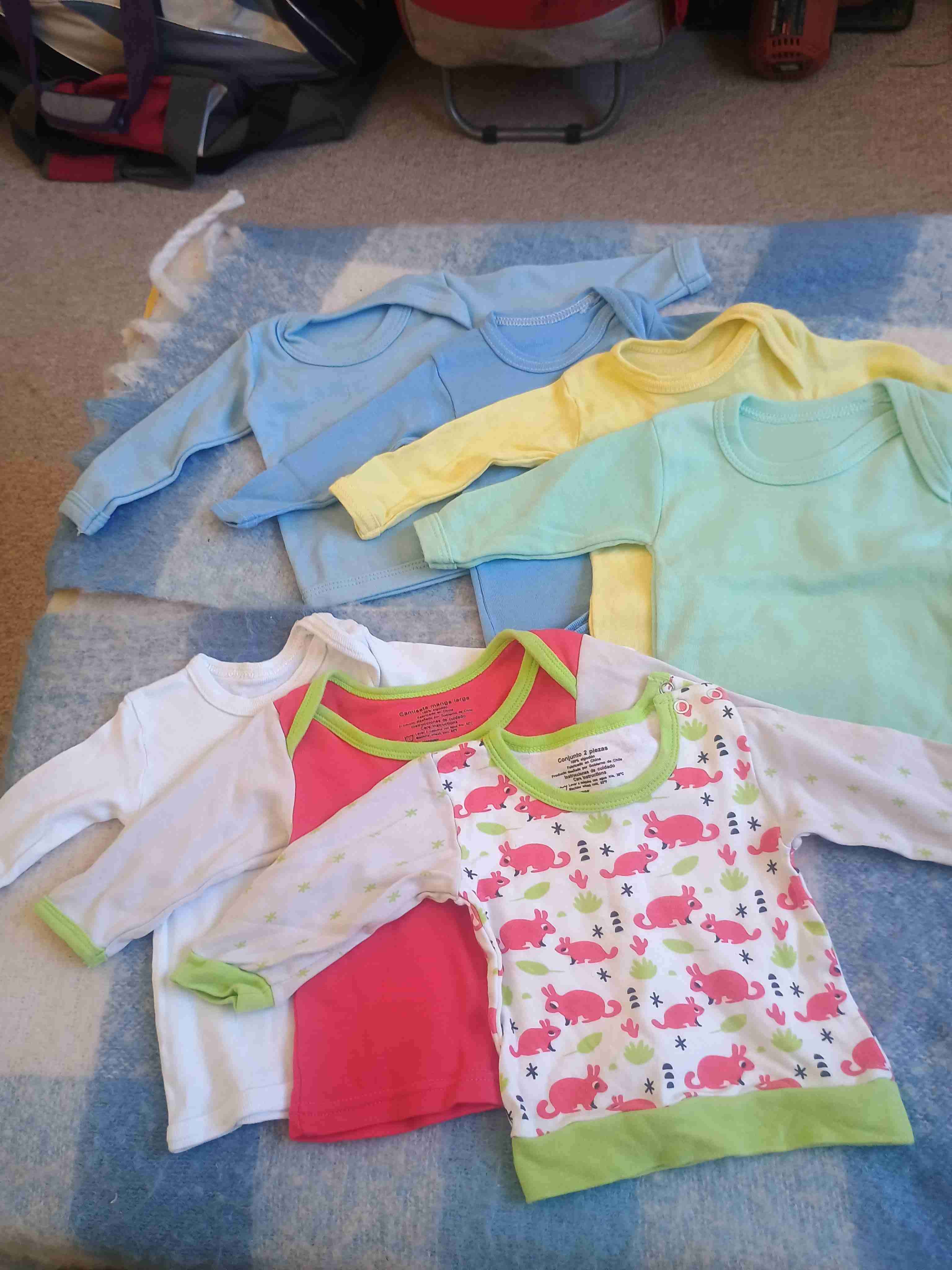Ropita y mochila de bebé - 4