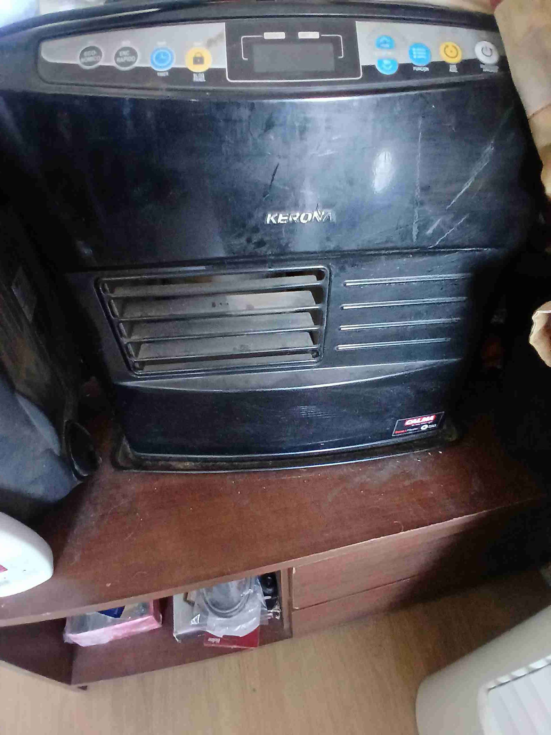 Estufa electrica y/o parafina marca Calna.