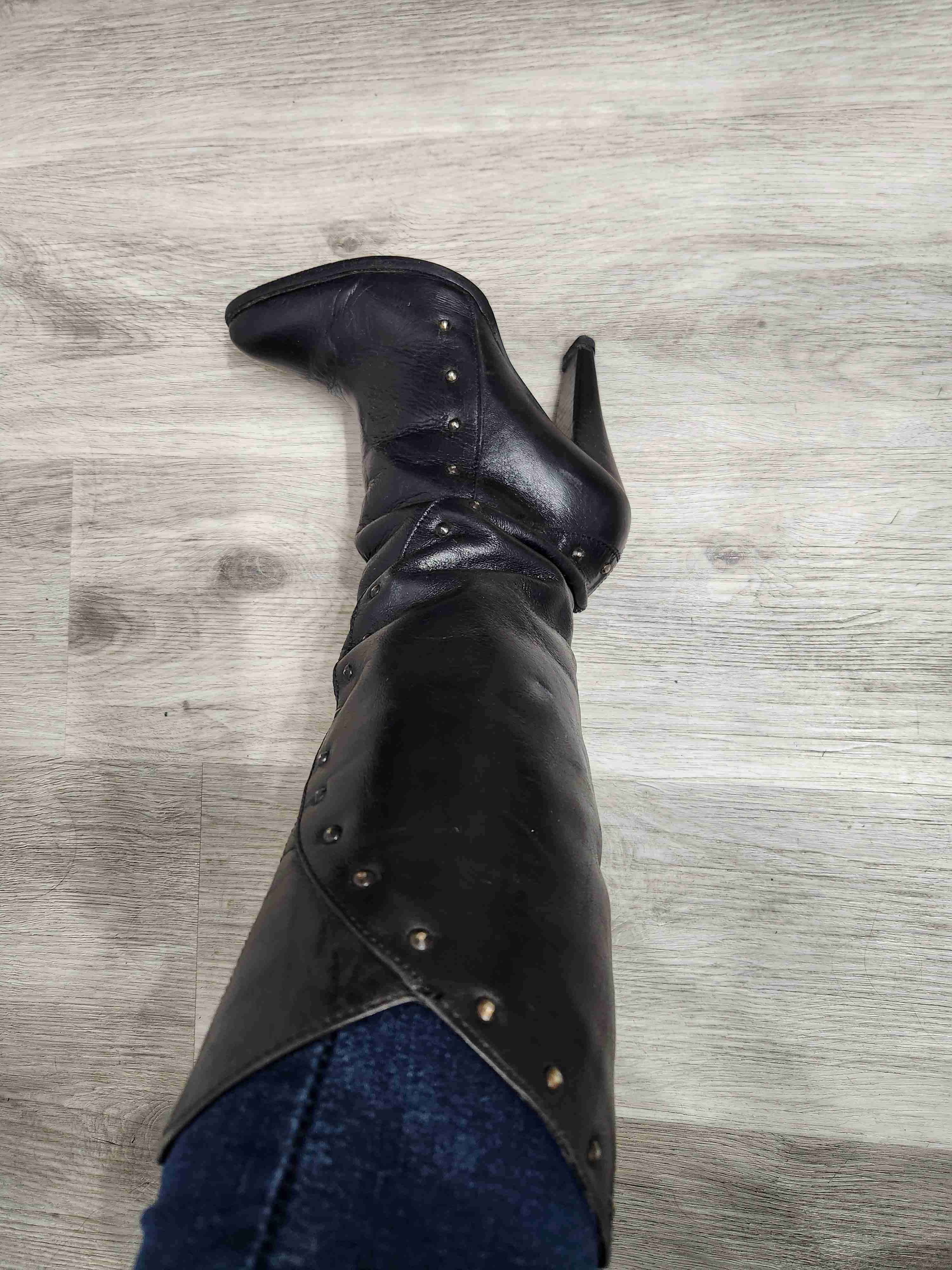 Botines negros con tachas - 1