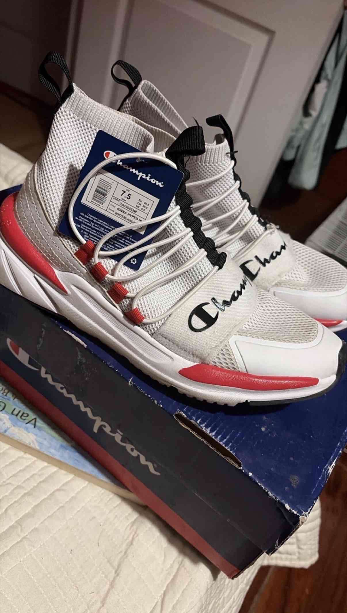 Zapatillas Champion blancas y rojas