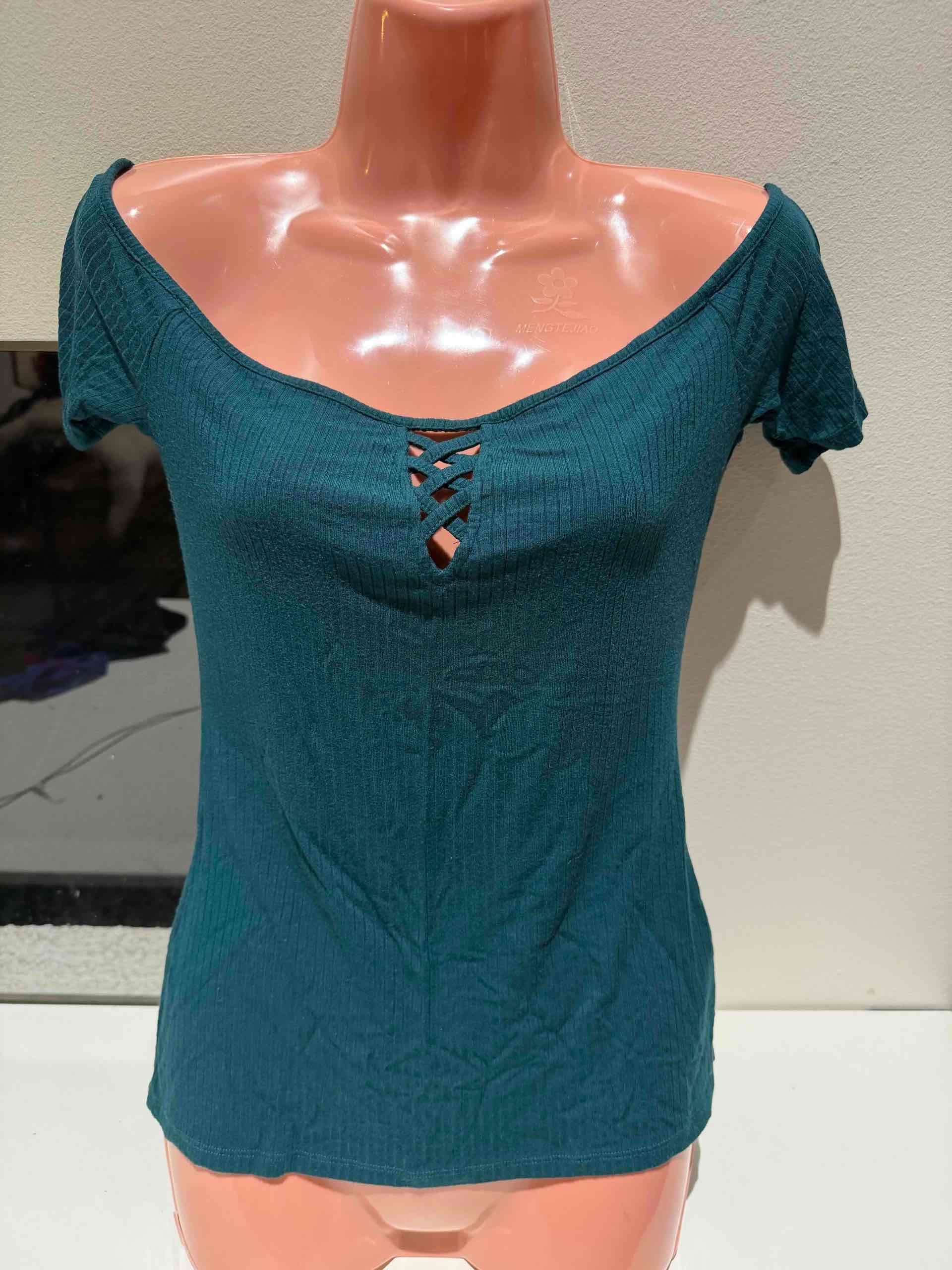 Polera verde escote cruzado