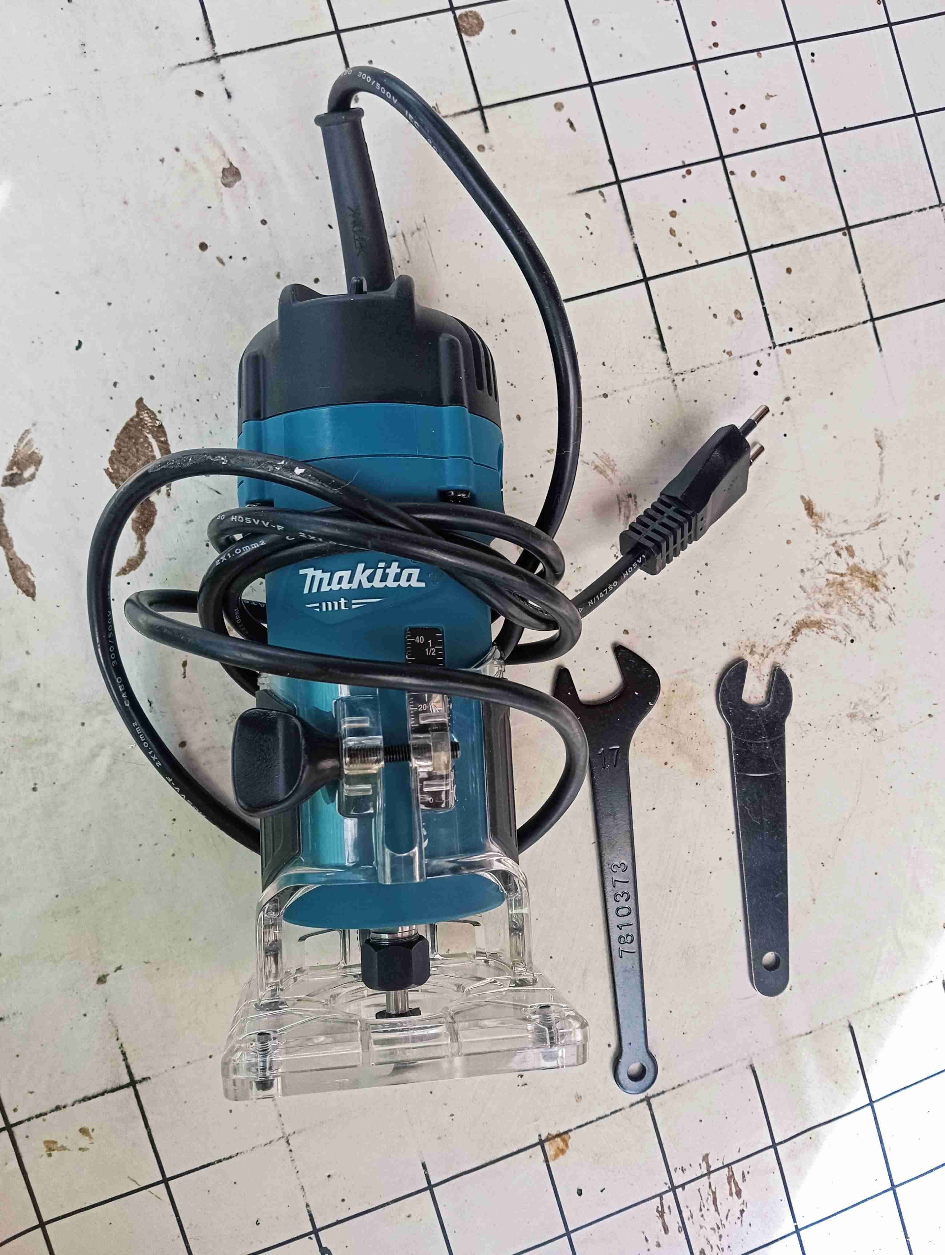 Fresadora Makita compacta - miniatura 1