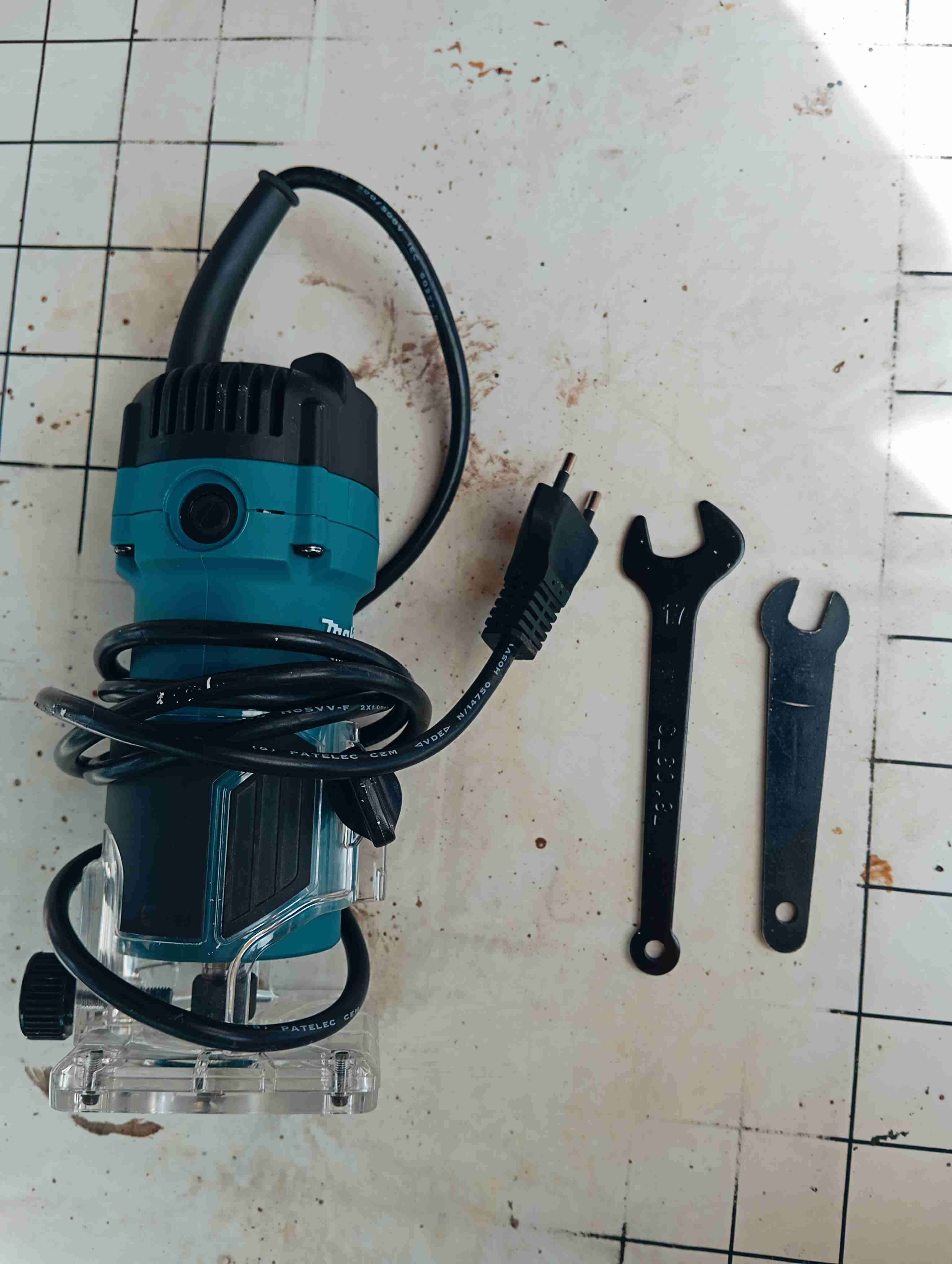 Fresadora Makita compacta - miniatura 2