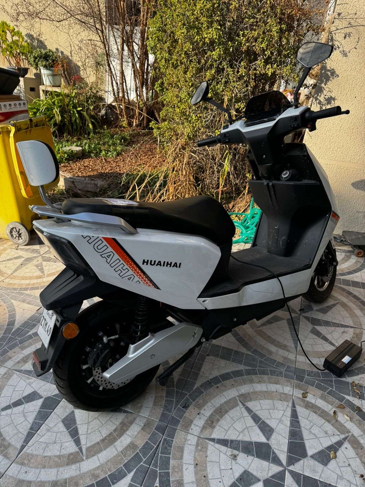 Moto  eléctrico 2000W blanco - miniatura 3