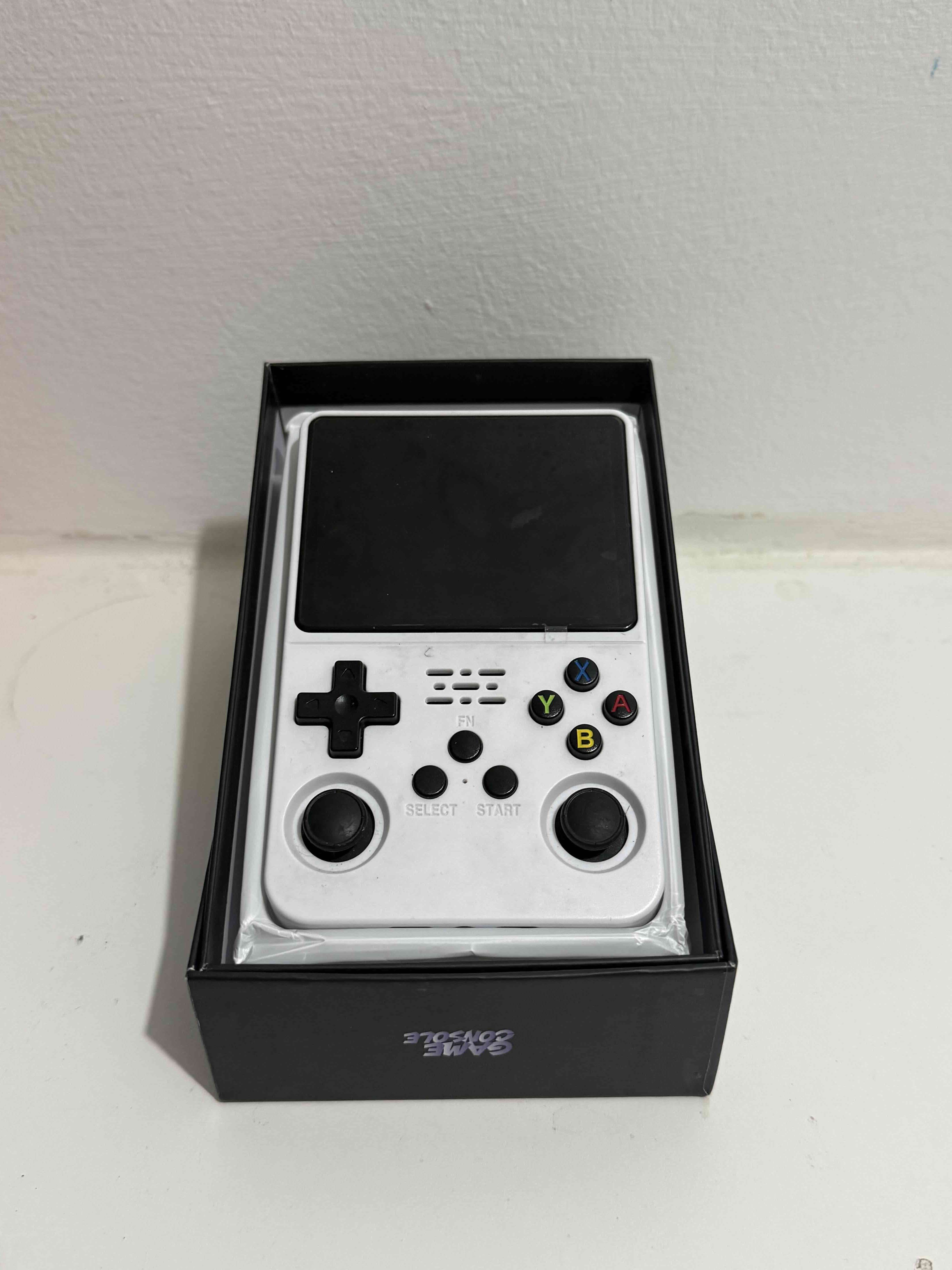 Consola portátil blanca para juegos retro - miniatura 3