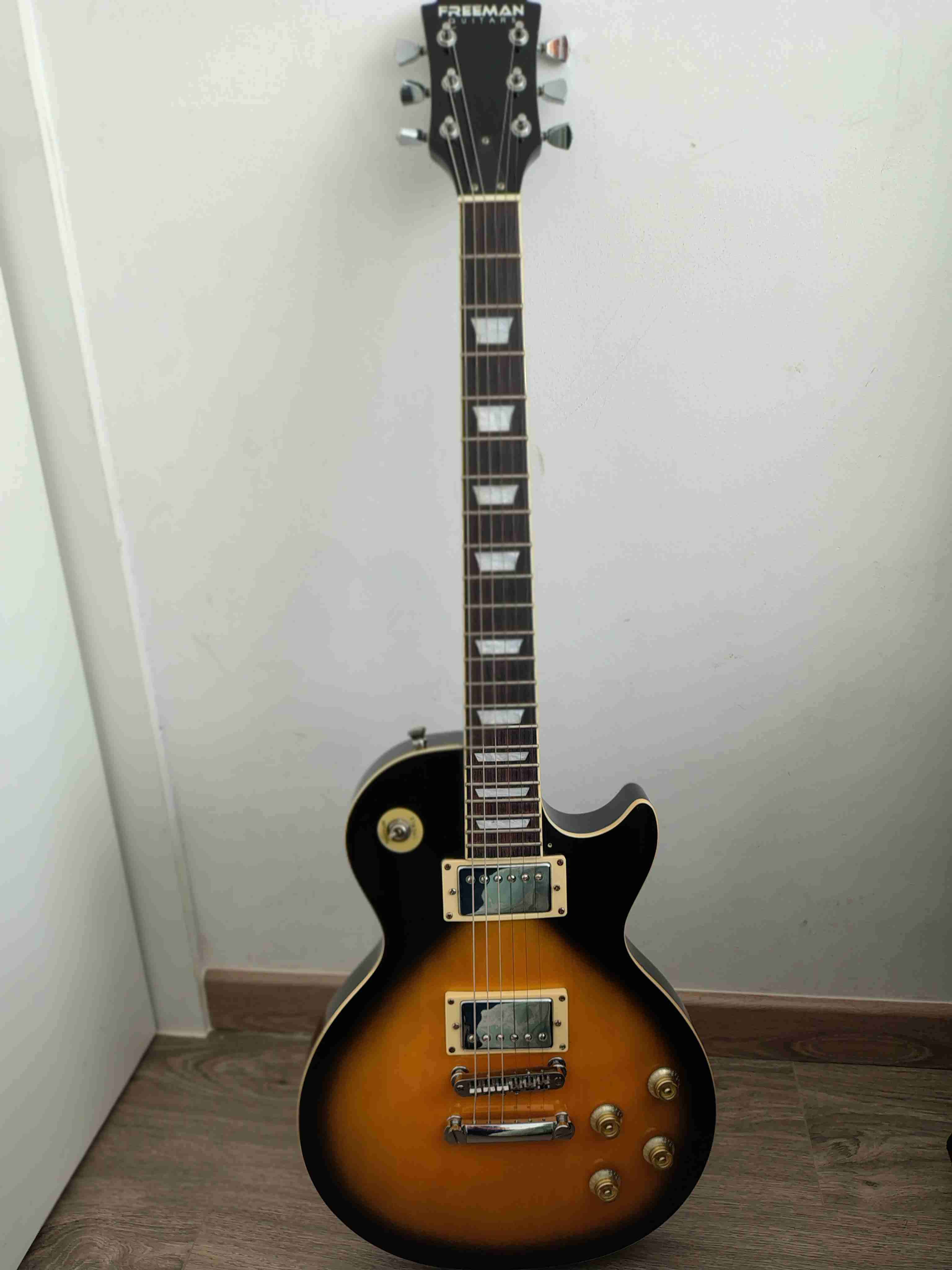 Guitarra eléctrica Freeman sunburst - miniatura 1