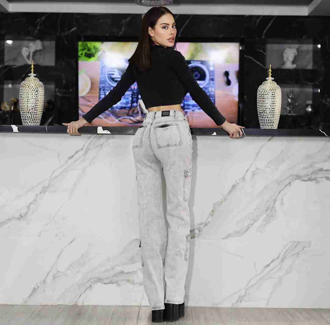 Jeans grises cargo de mujer - 1