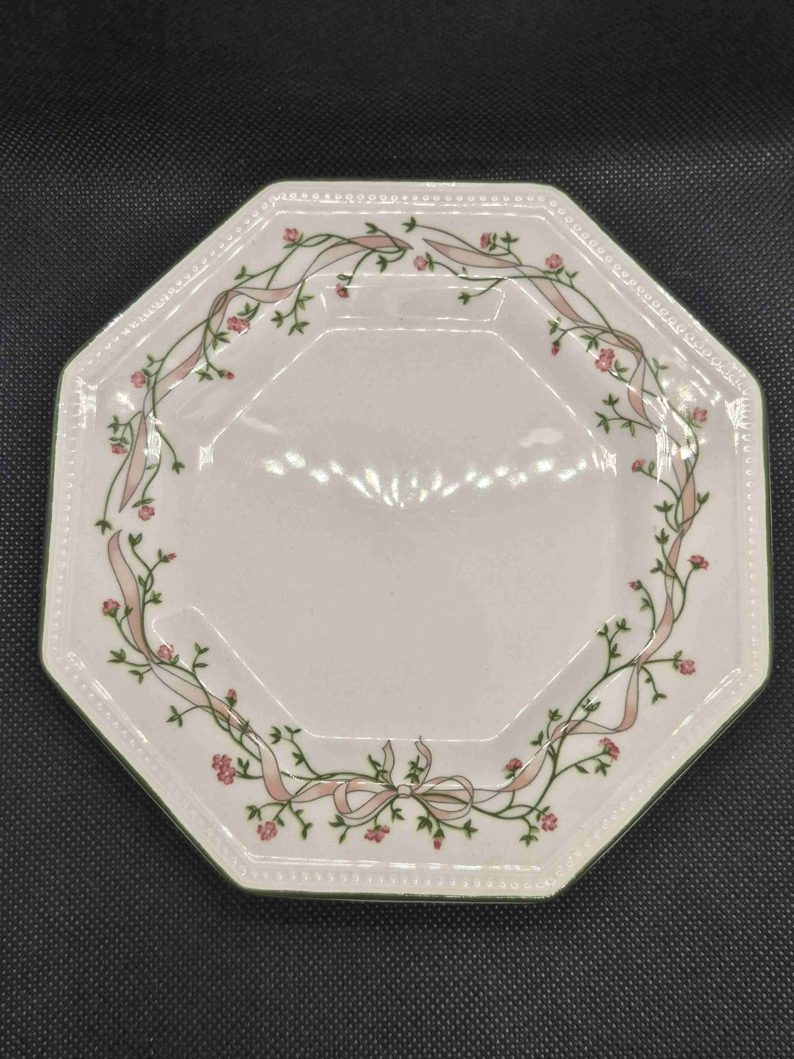 Set de taza y platos floreados - miniatura 4