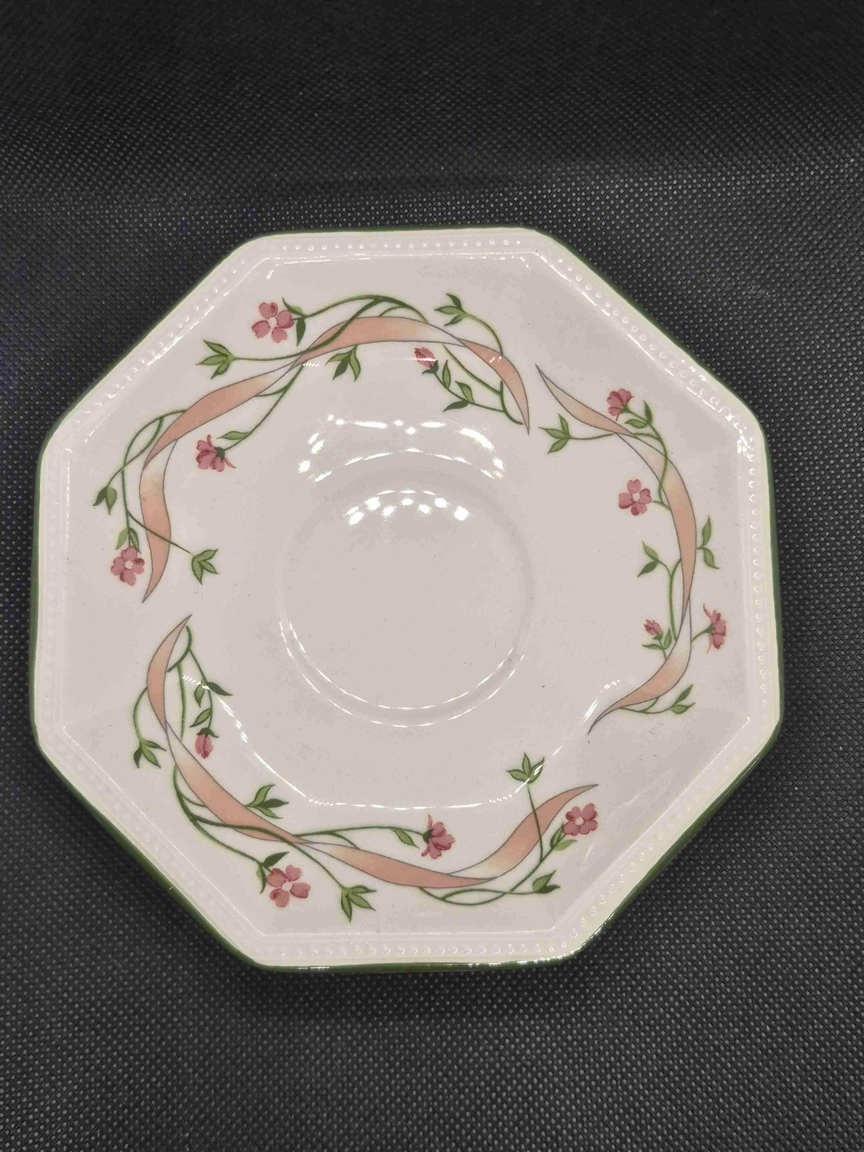 Set de taza y platos floreados - miniatura 5