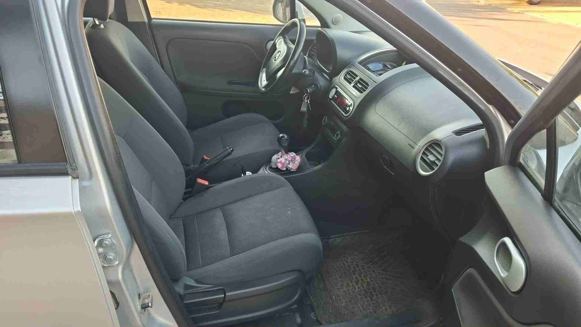 Auto MG plateado en buen estado - miniatura 5