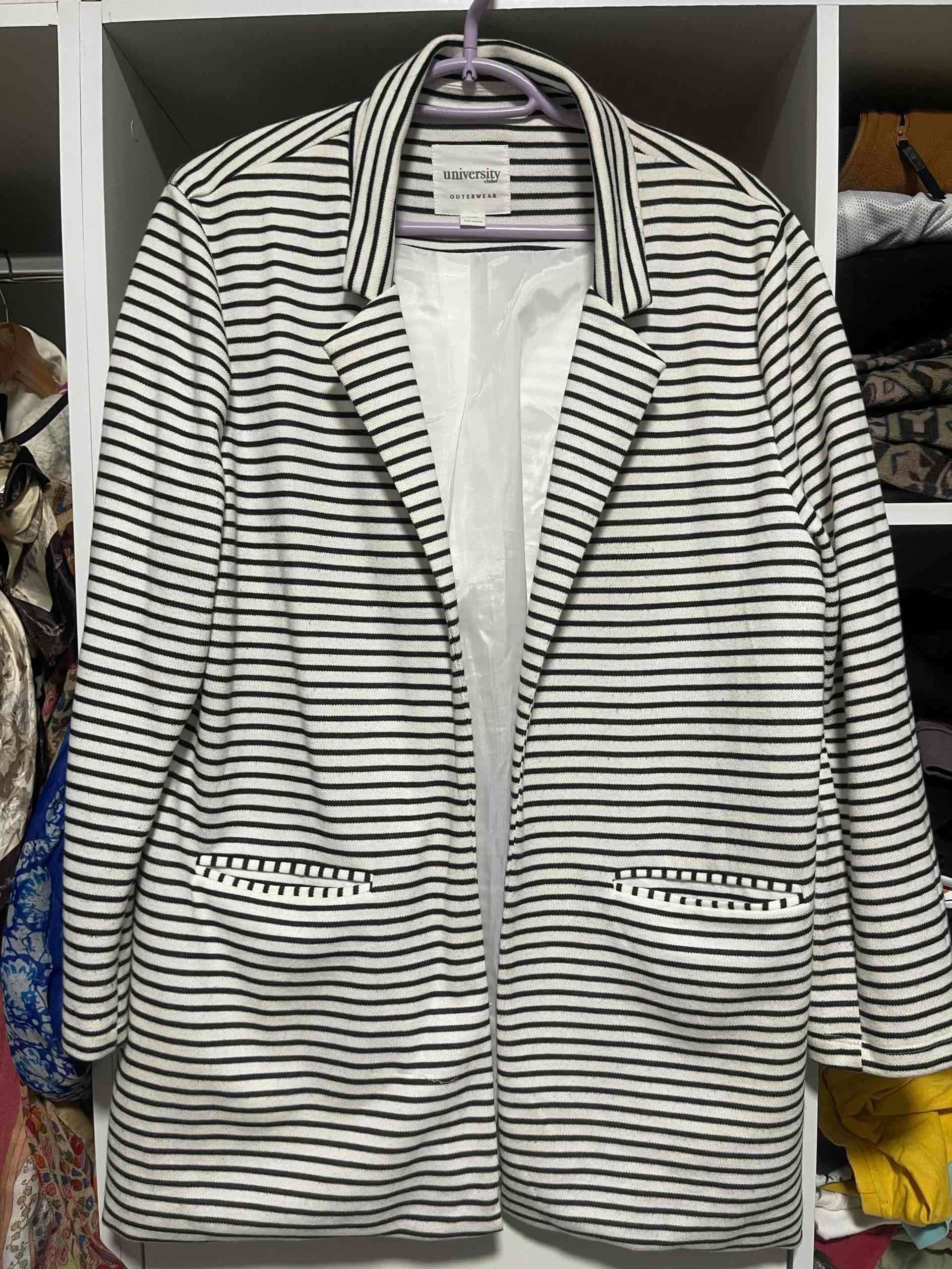 Blazer a rayas blanco y negro hermoso - miniatura 2