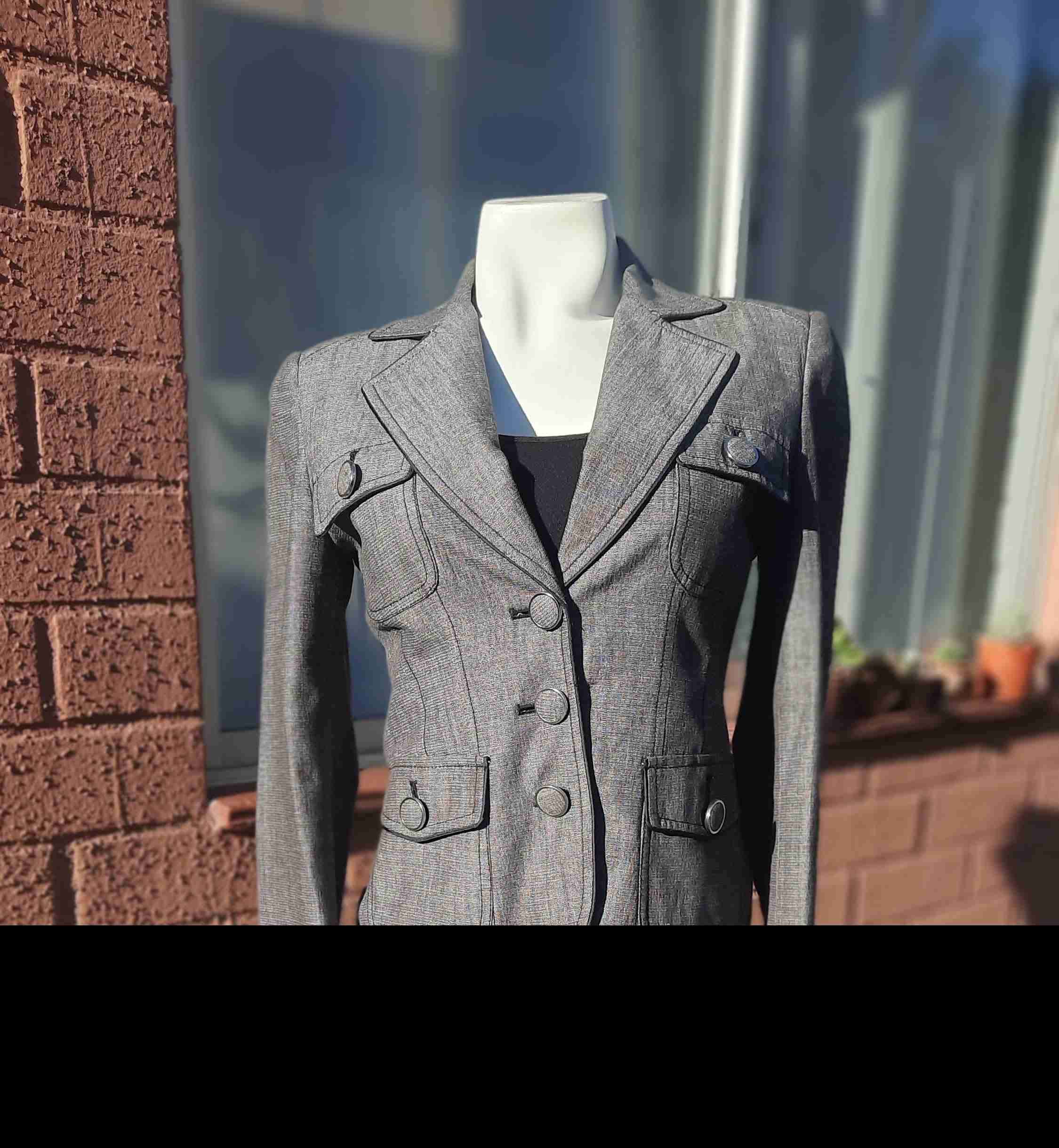 Blazer gris elegante para mujer - miniatura 6