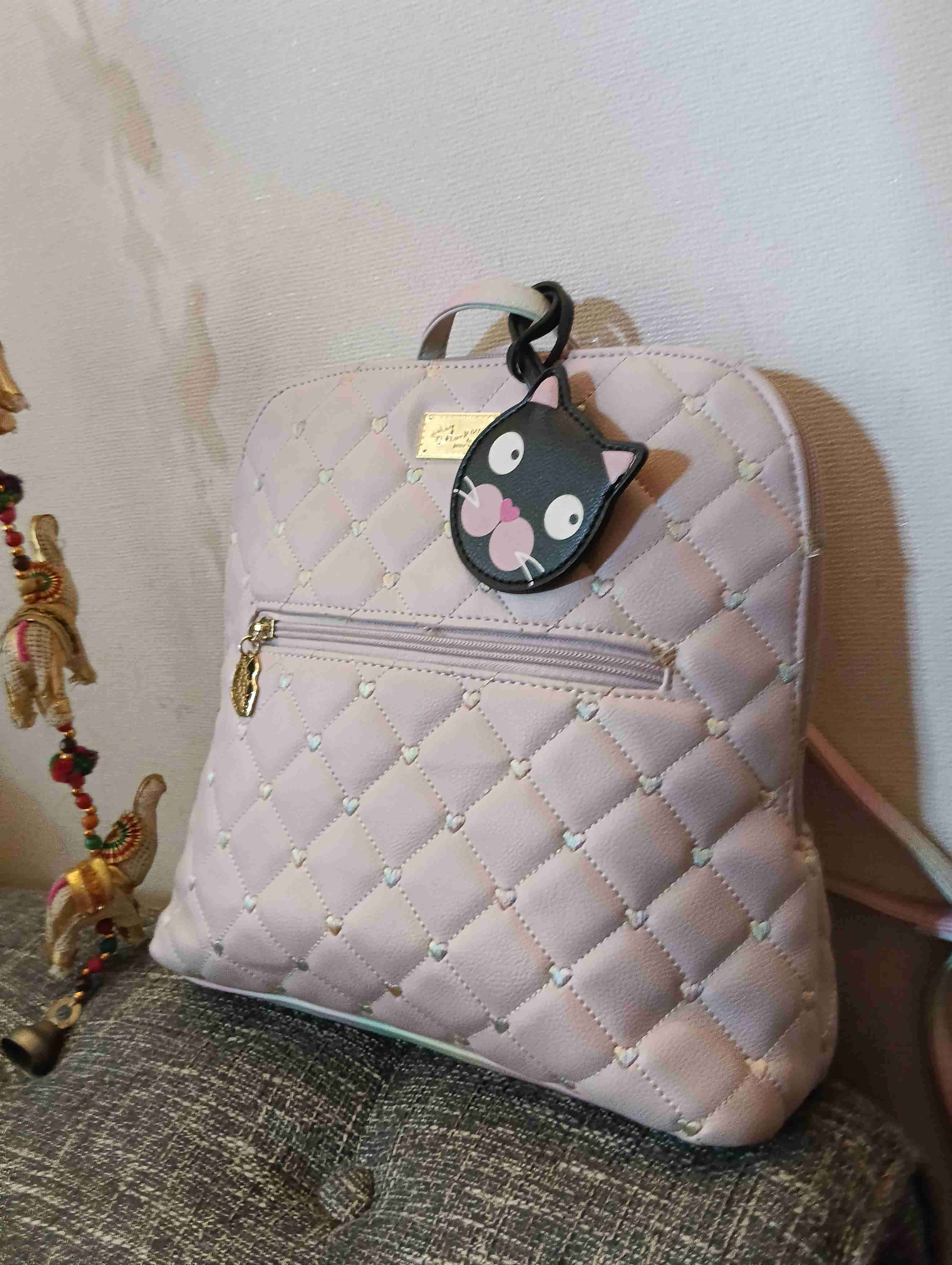 Mochila acolchada beige con aplique - miniatura 2