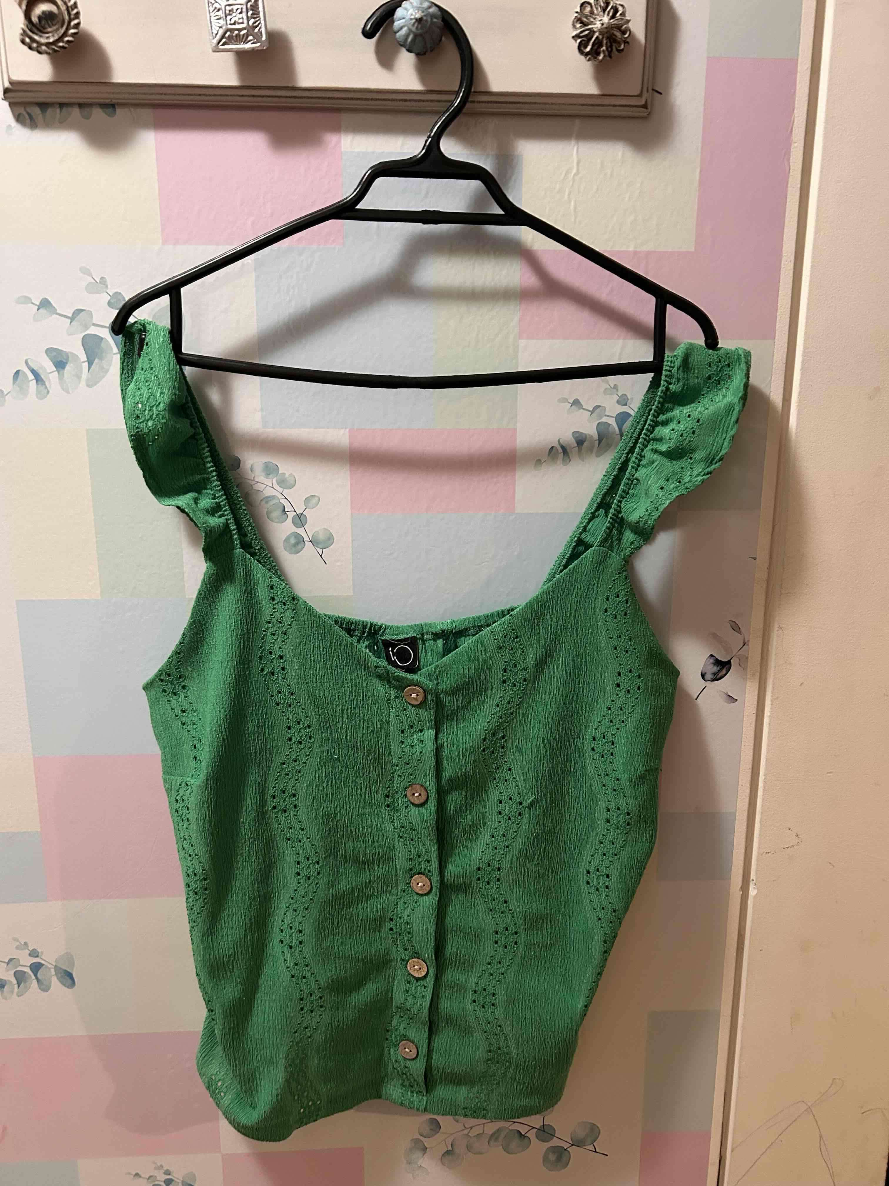 Blusa verde marca IO