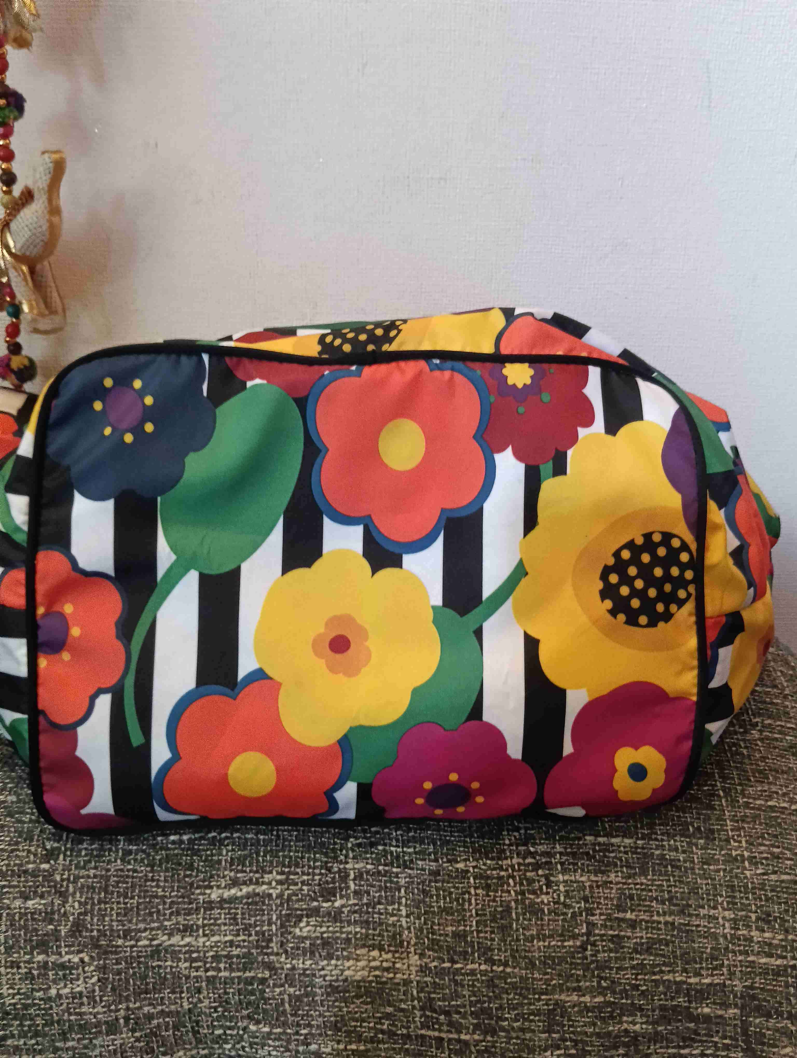 Tote floreado Betsey Johnson - miniatura 3