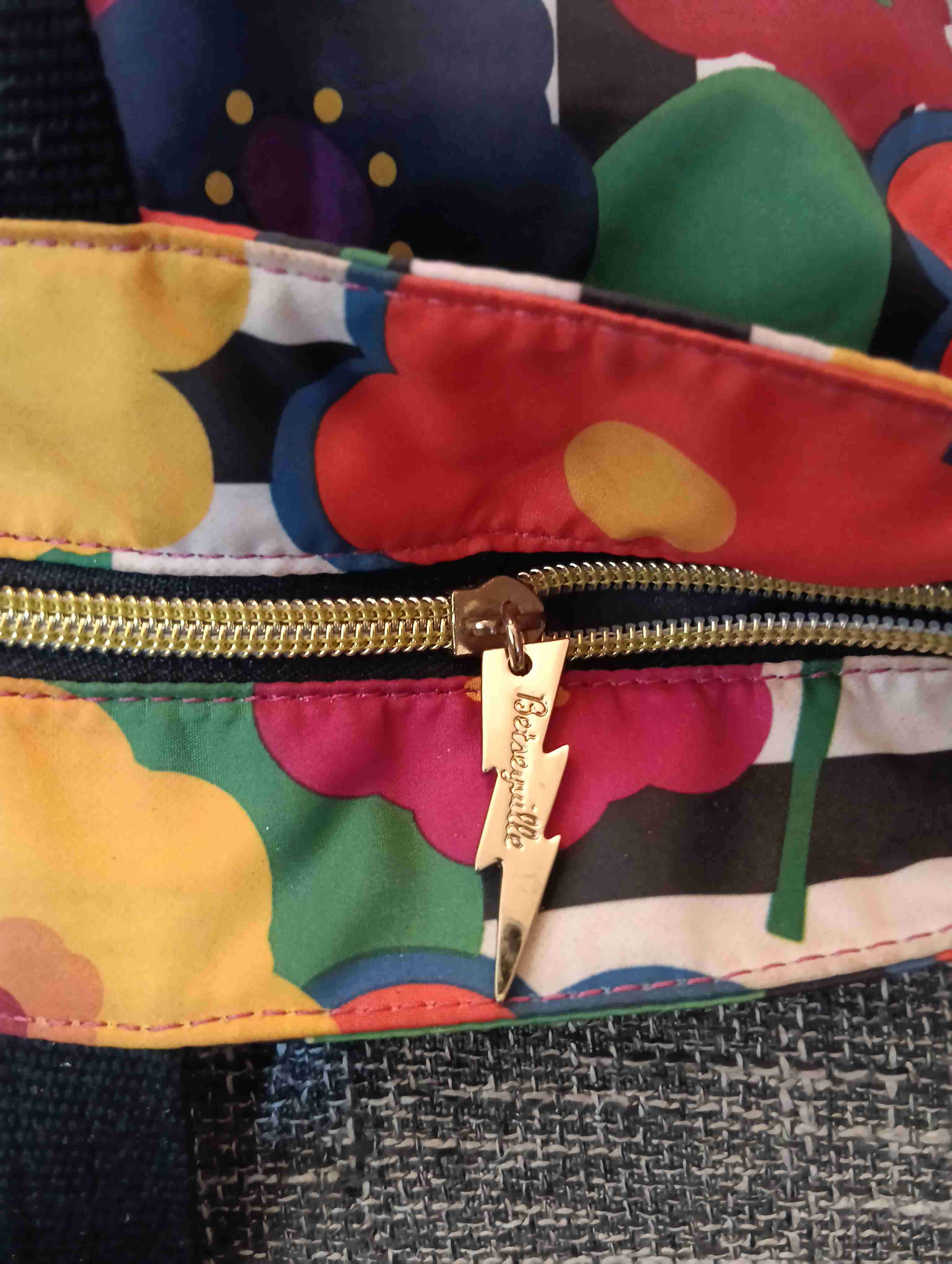 Tote floreado Betsey Johnson - miniatura 4