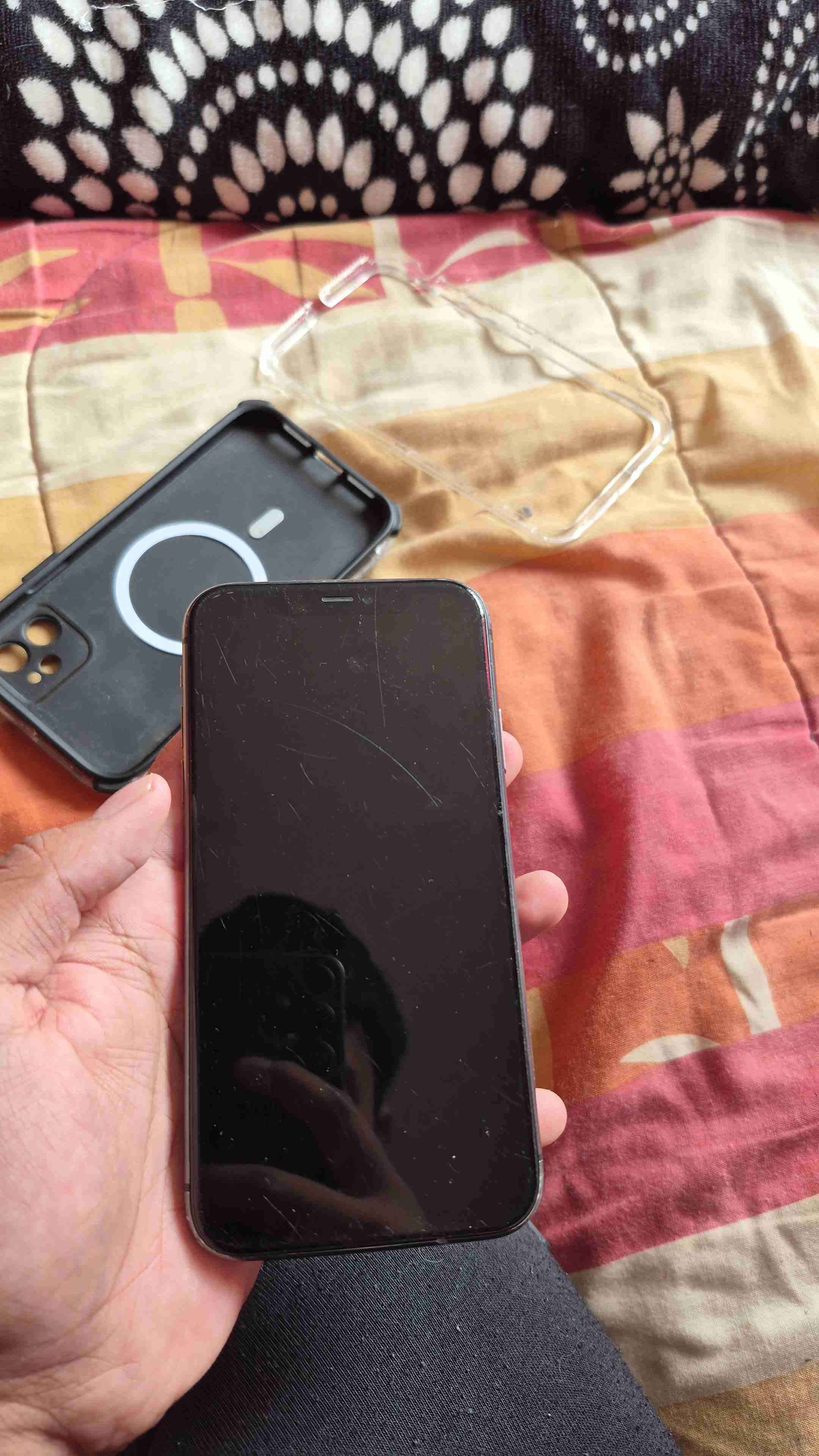 Smartphone con rayones - miniatura 1