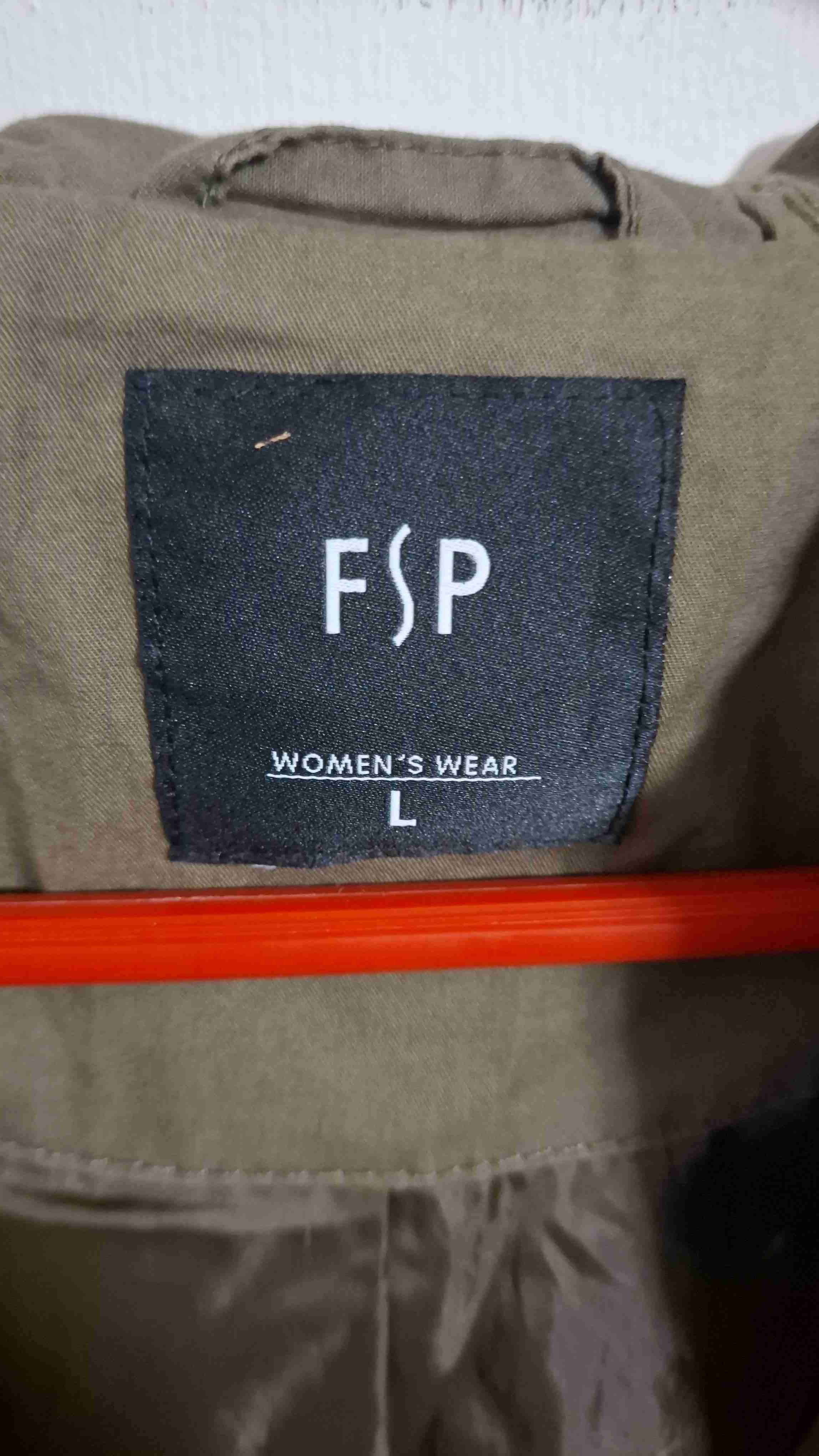 Chaqueta verde oliva con capucha - miniatura 2