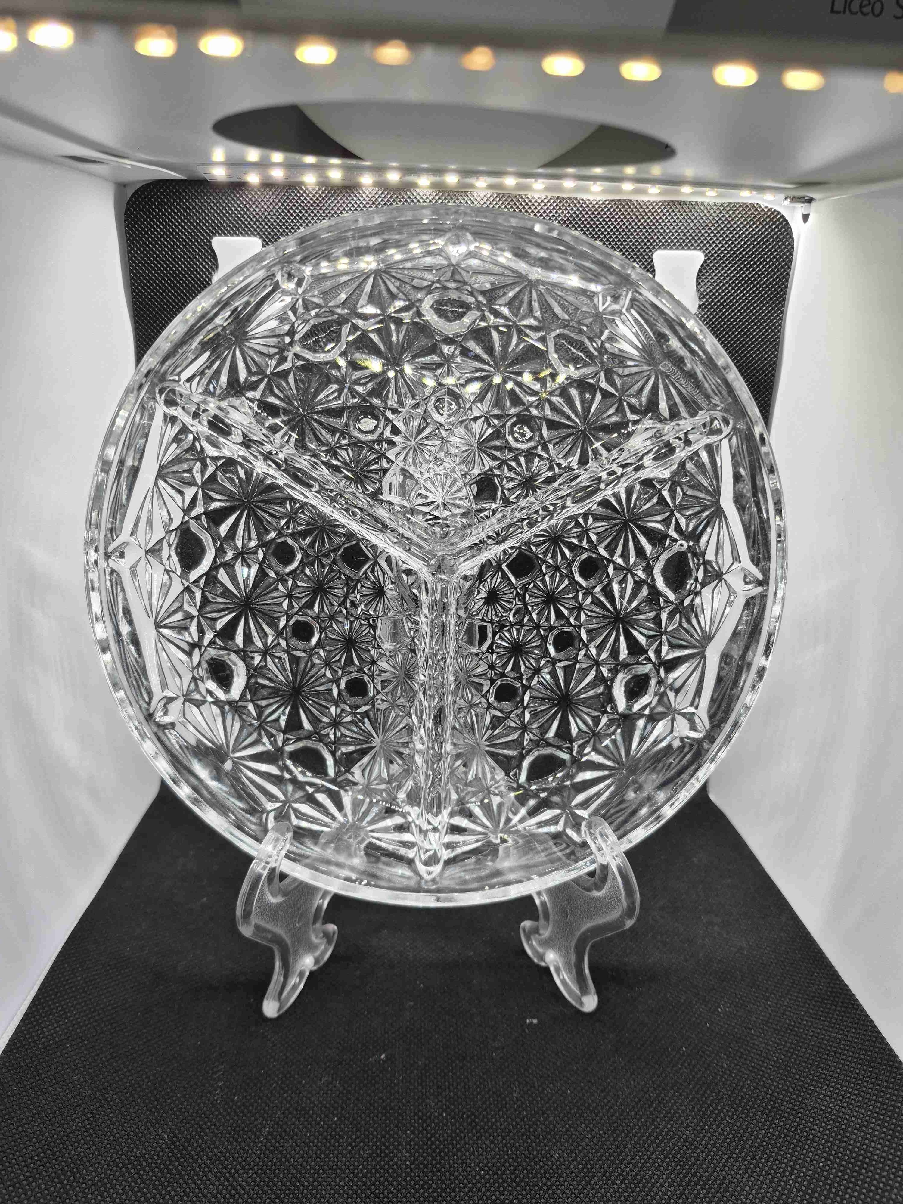 Plato surtidor de vidrio tallado - 1