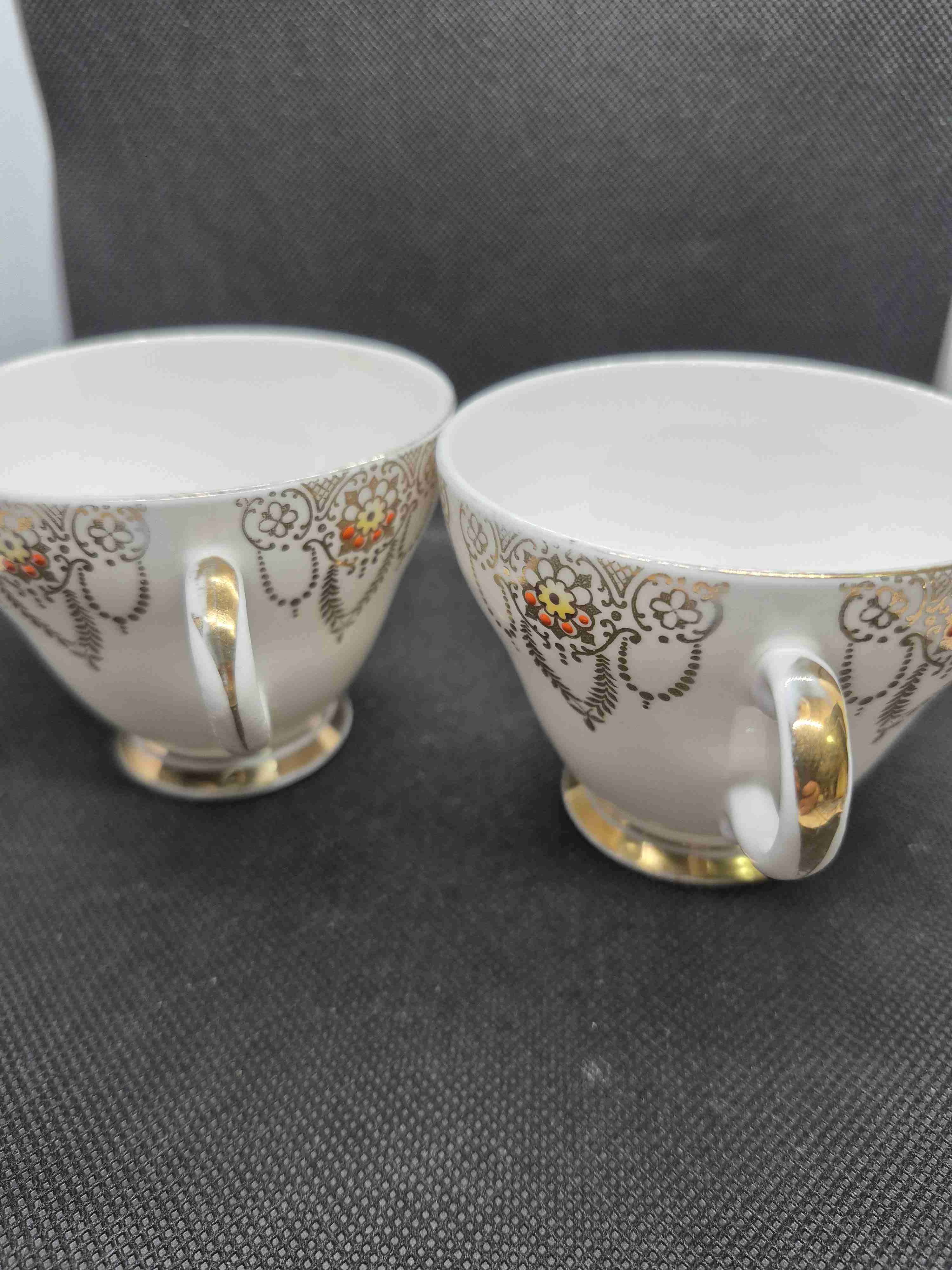 Dos tazas de té elegante - miniatura 2