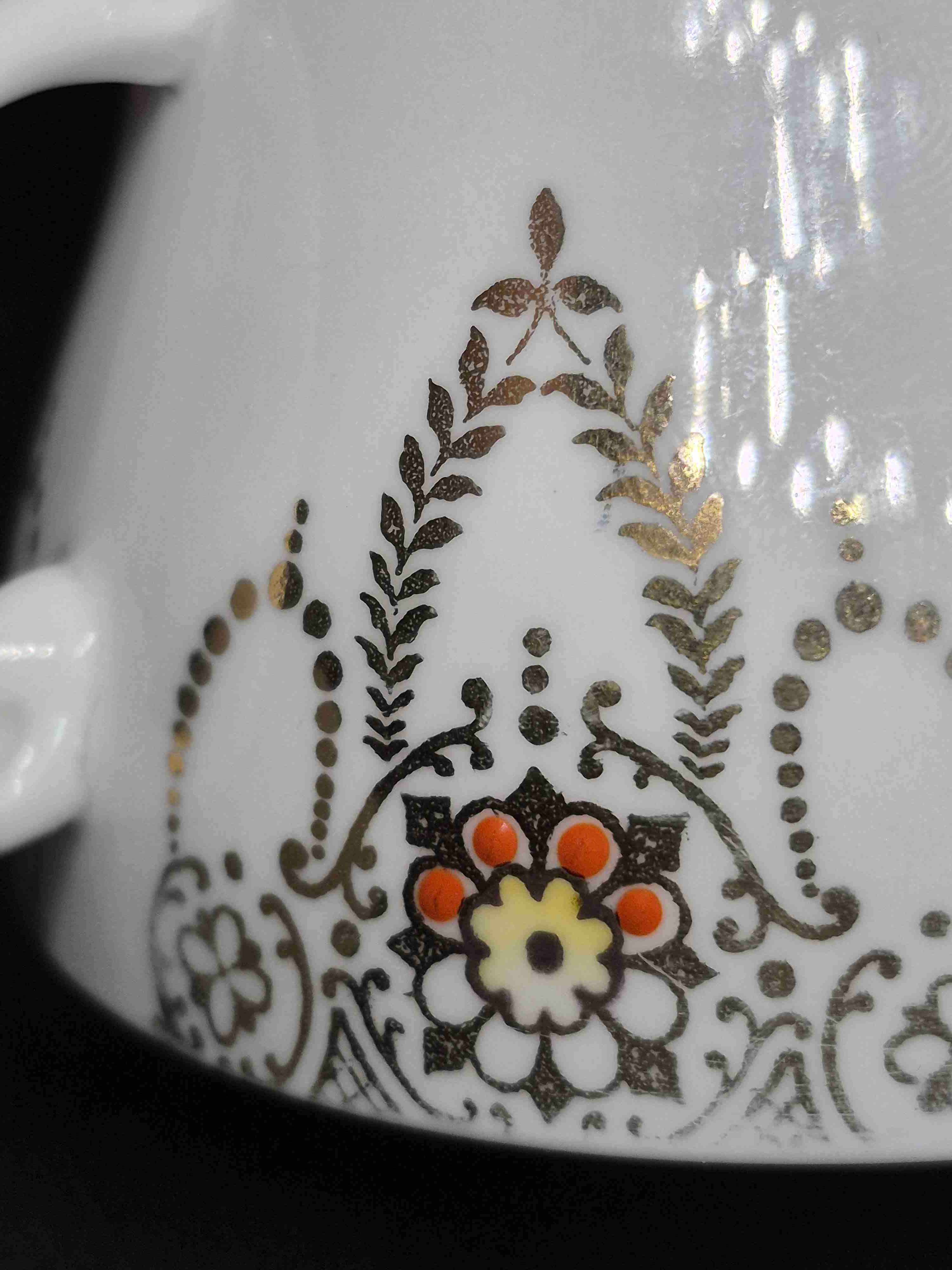 Dos tazas de té elegante - miniatura 4