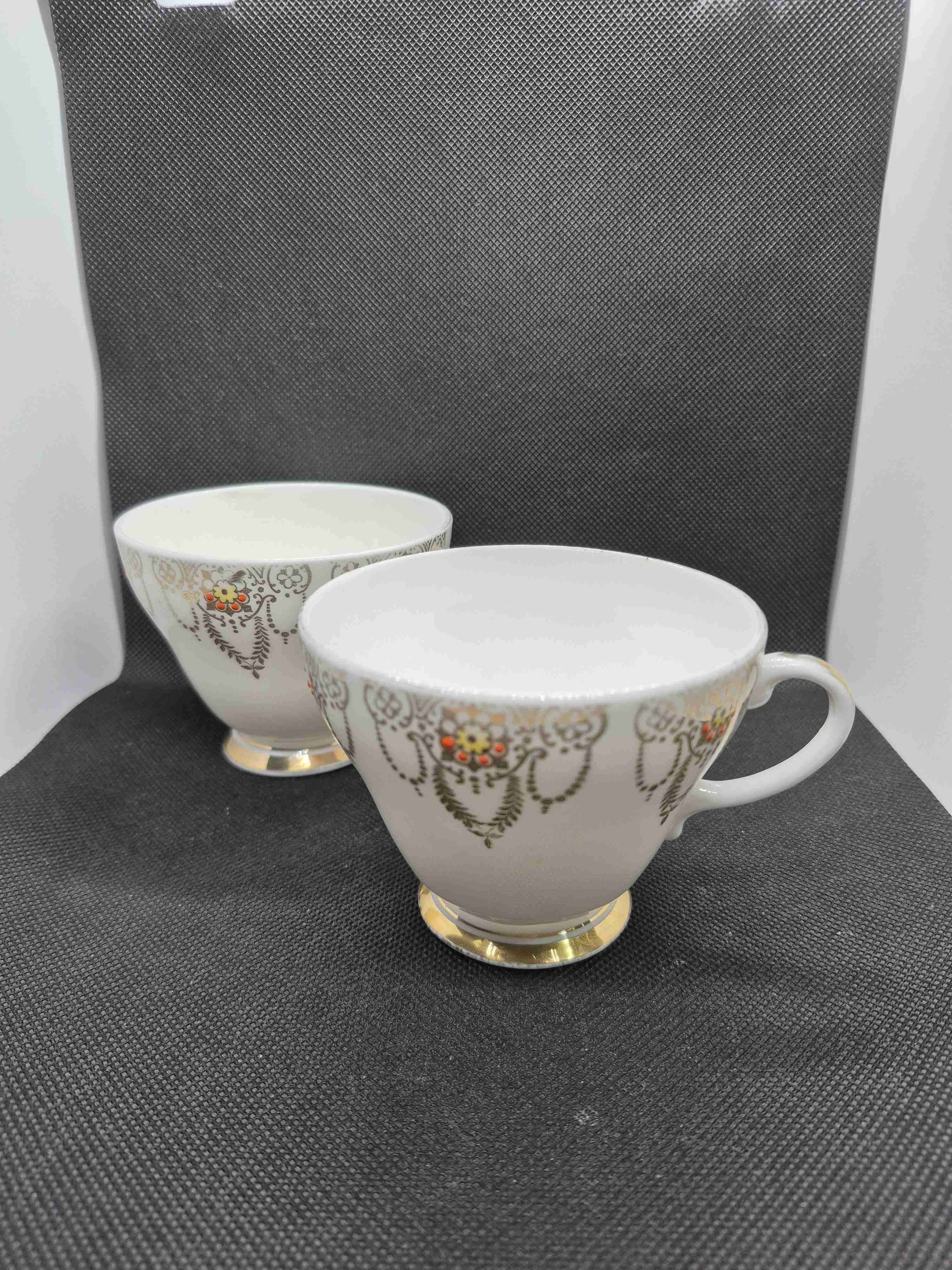 Dos tazas de té elegante - miniatura 5