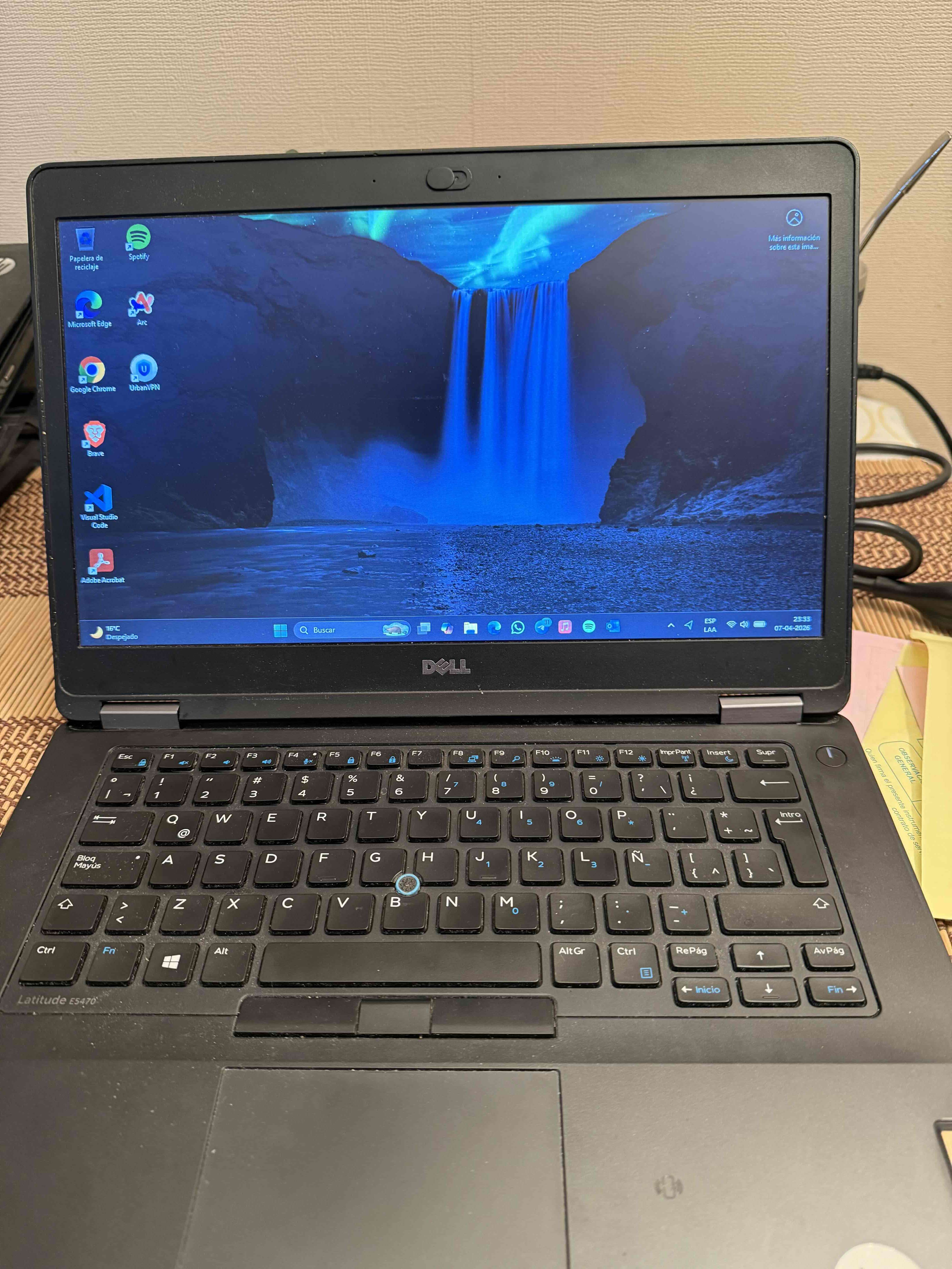 Laptop Dell con i7 y 16GB RAM - miniatura 3
