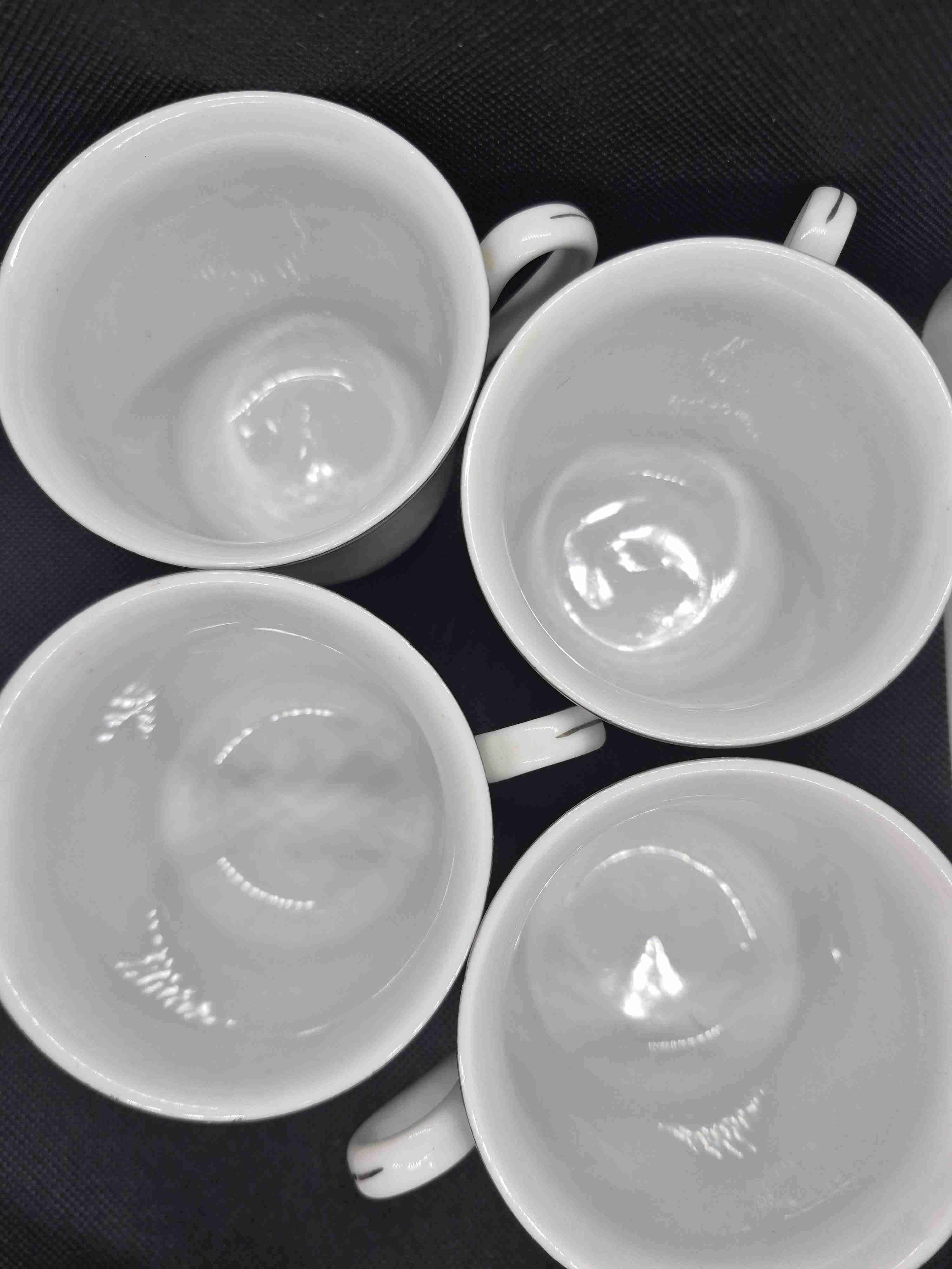 Juego de cuatro tazas de porcelana - 2