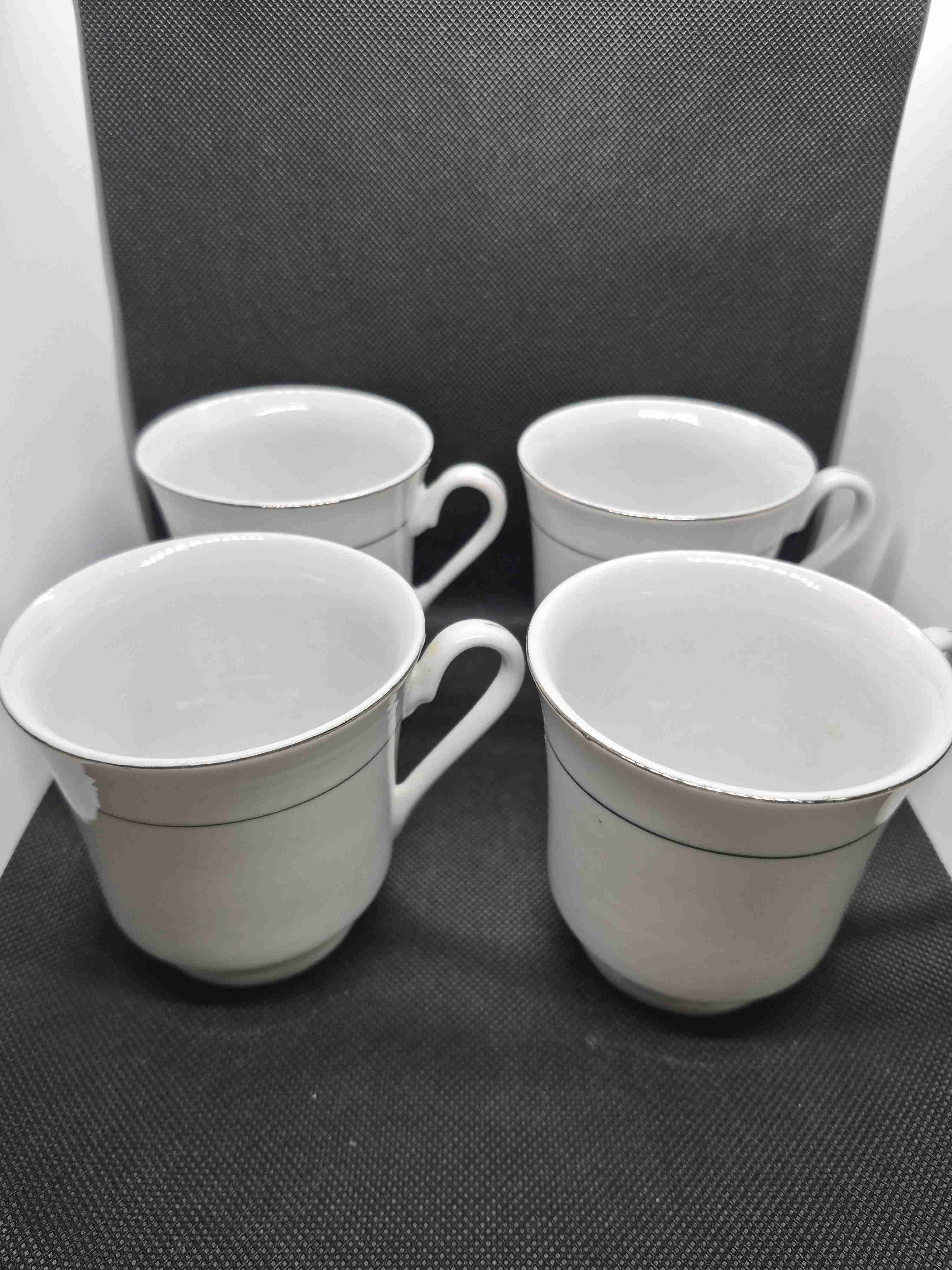 Juego de cuatro tazas de porcelana - 3