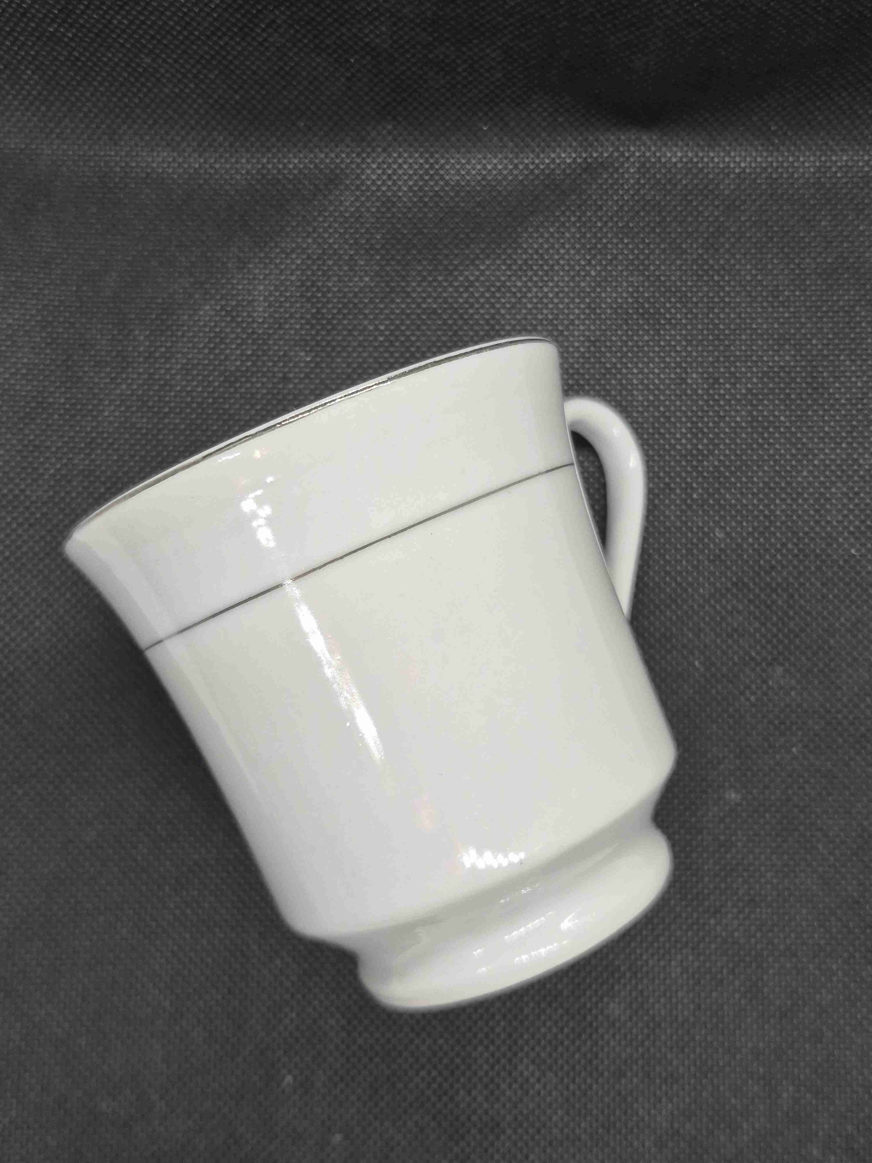 Juego de cuatro tazas de porcelana - 5