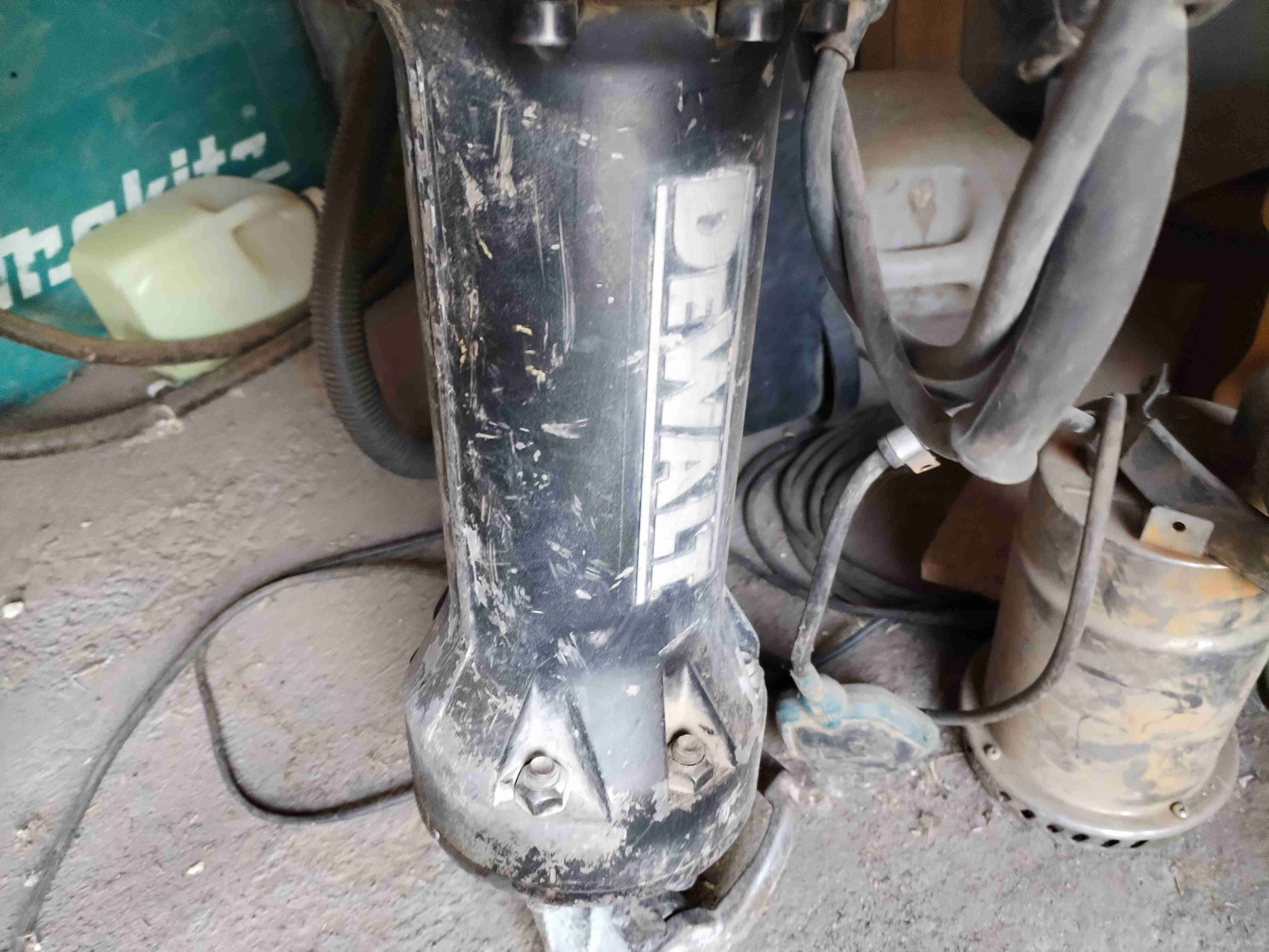 Martillo demoledor eléctrico usado - miniatura 3