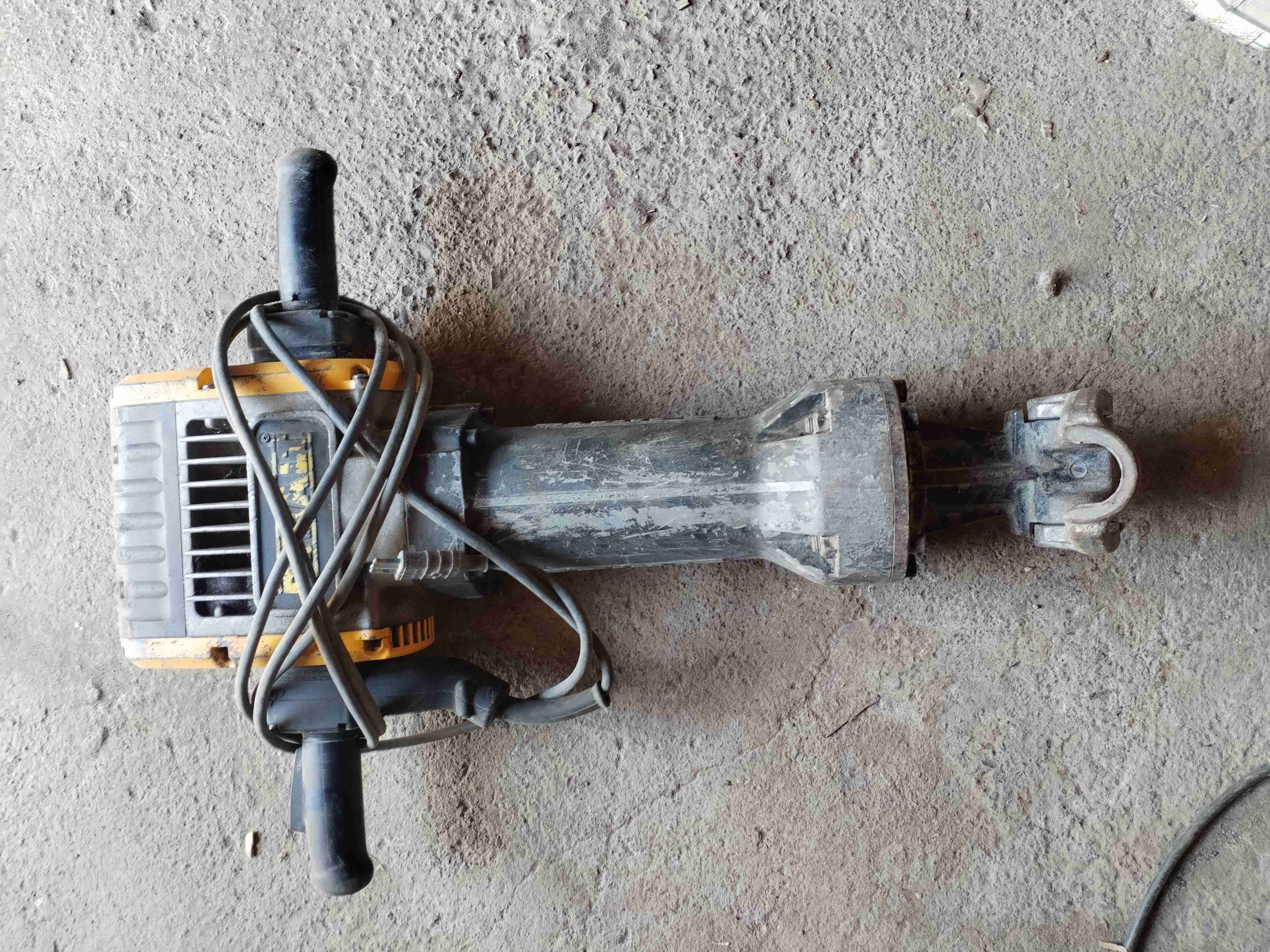 Martillo demoledor eléctrico usado - miniatura 4