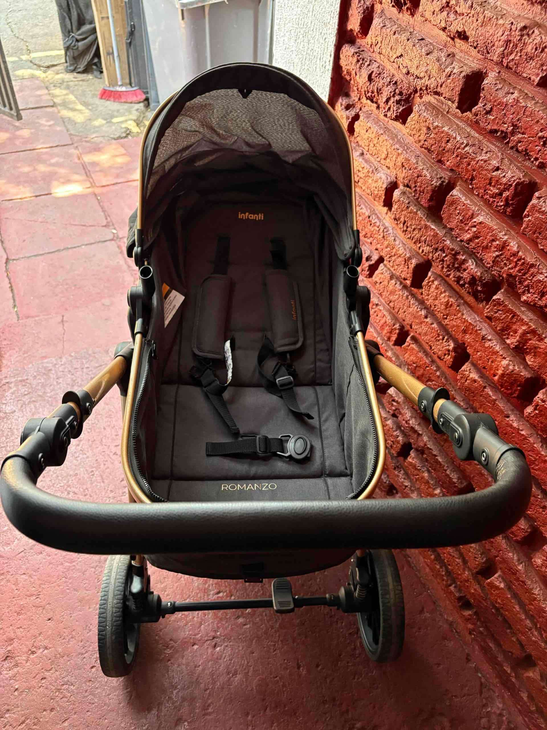 Coche de bebé gris con marco dorado - miniatura 4